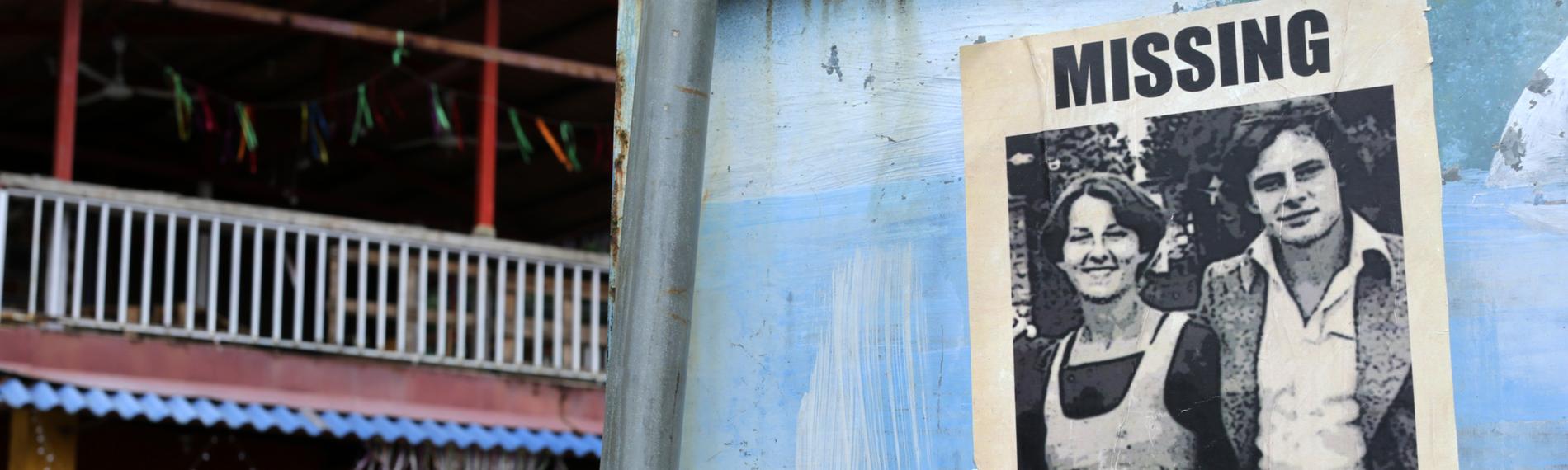 Als die Briefe über Monate ausbleiben, melden die Familien daheim die zwei als vermisst. Ein Privatdetektiv reist durch Guatemala, Belize und Honduras – ohne Erfolg.