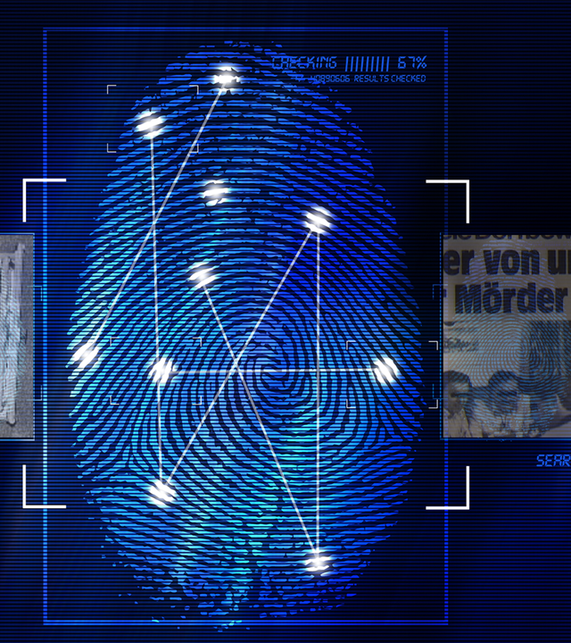 Portraitfoto des Mordopfers Roswitha K. Die Augenpartie wurde im Bild mit einem schwarzen Balken unkenntlich gemacht. Links daneben: Lichtschematische Darstellung eines Fingerabdrucks