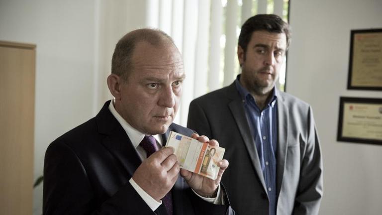 "Morgen hör ich auf": Jochen Lehmann (Bastian Pastewka) ist bei Werner Tauchert (Uwe Preuss) im Büro.