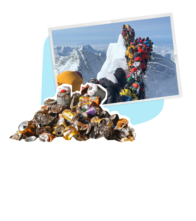 Ein Foto vom Gipfel des Mount Everest, an dem sich etliche Bergsteiger stauen. Davor ein Müllberg. 