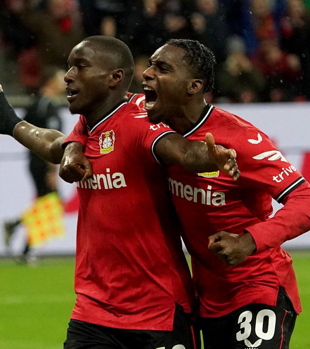 Torjubel für Moussa Diaby (Leverkusen, l.) am 06.11.2022.
