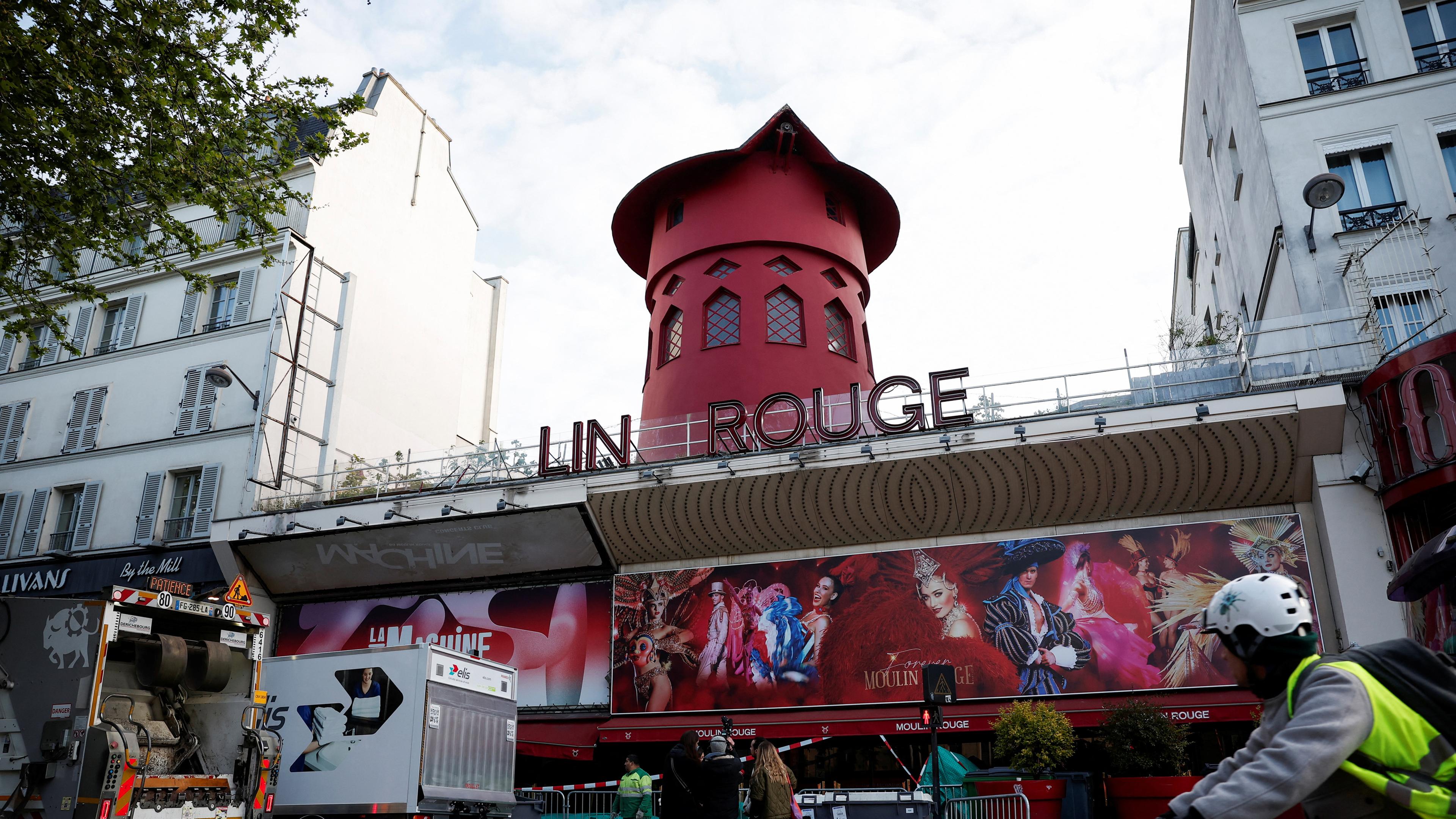 Mühlenflügel des Moulin Rouge eingestürzt