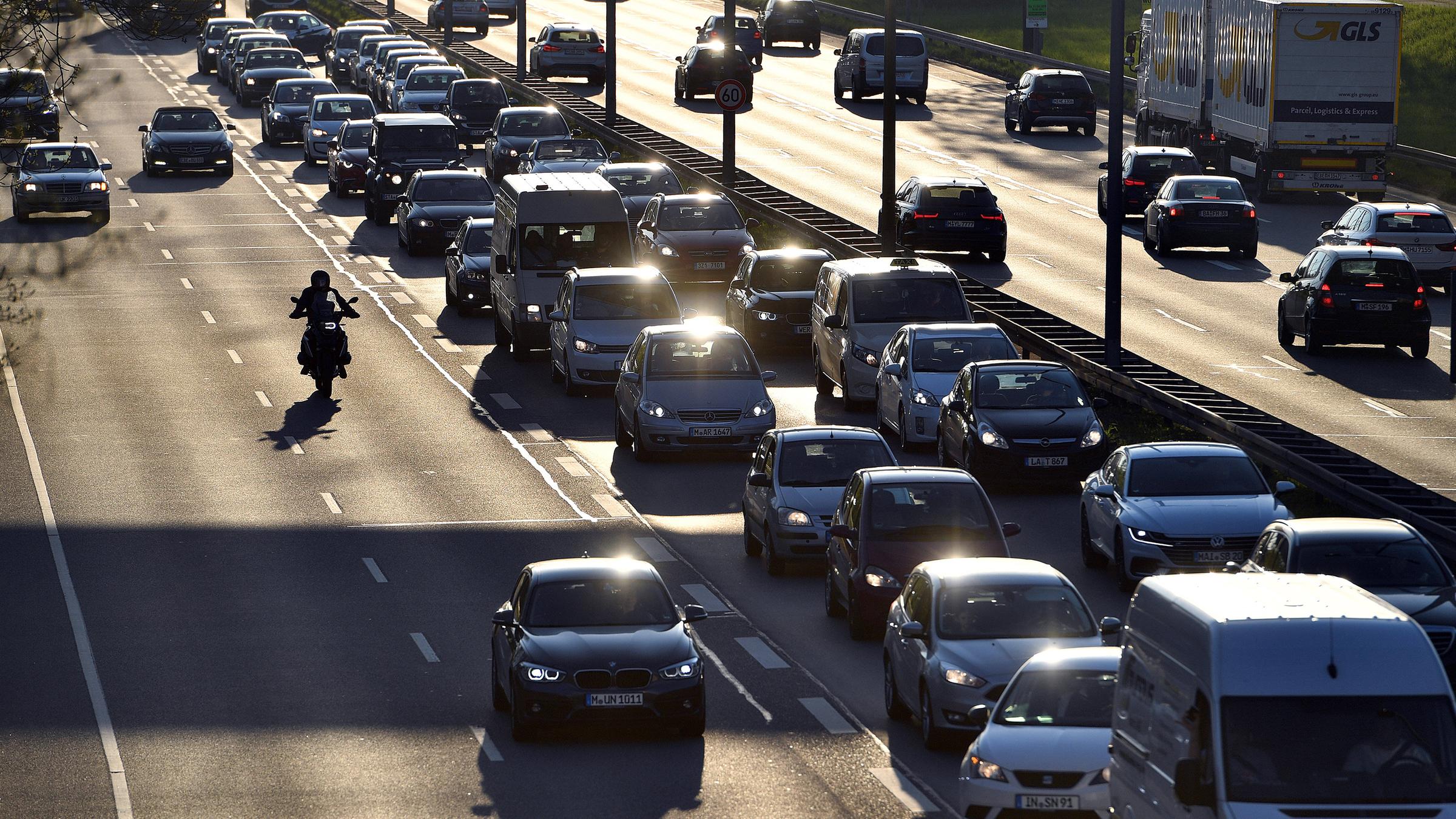 Dichter Verkehr in München am Mittleren Ring