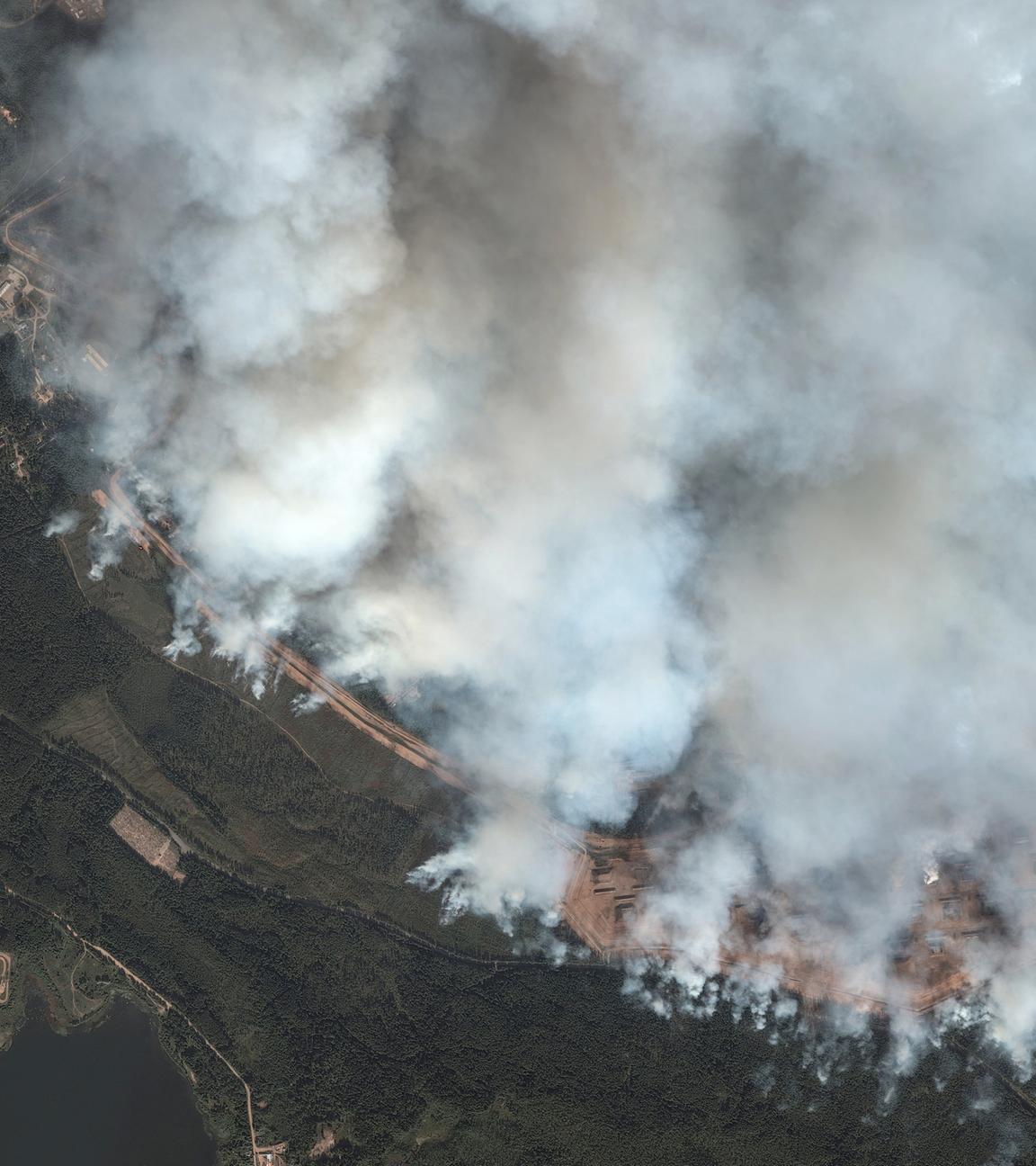 Ein Satellitenbild zeigt einen Überblick über das Munitionsdepot nach der Explosion  in Toropez