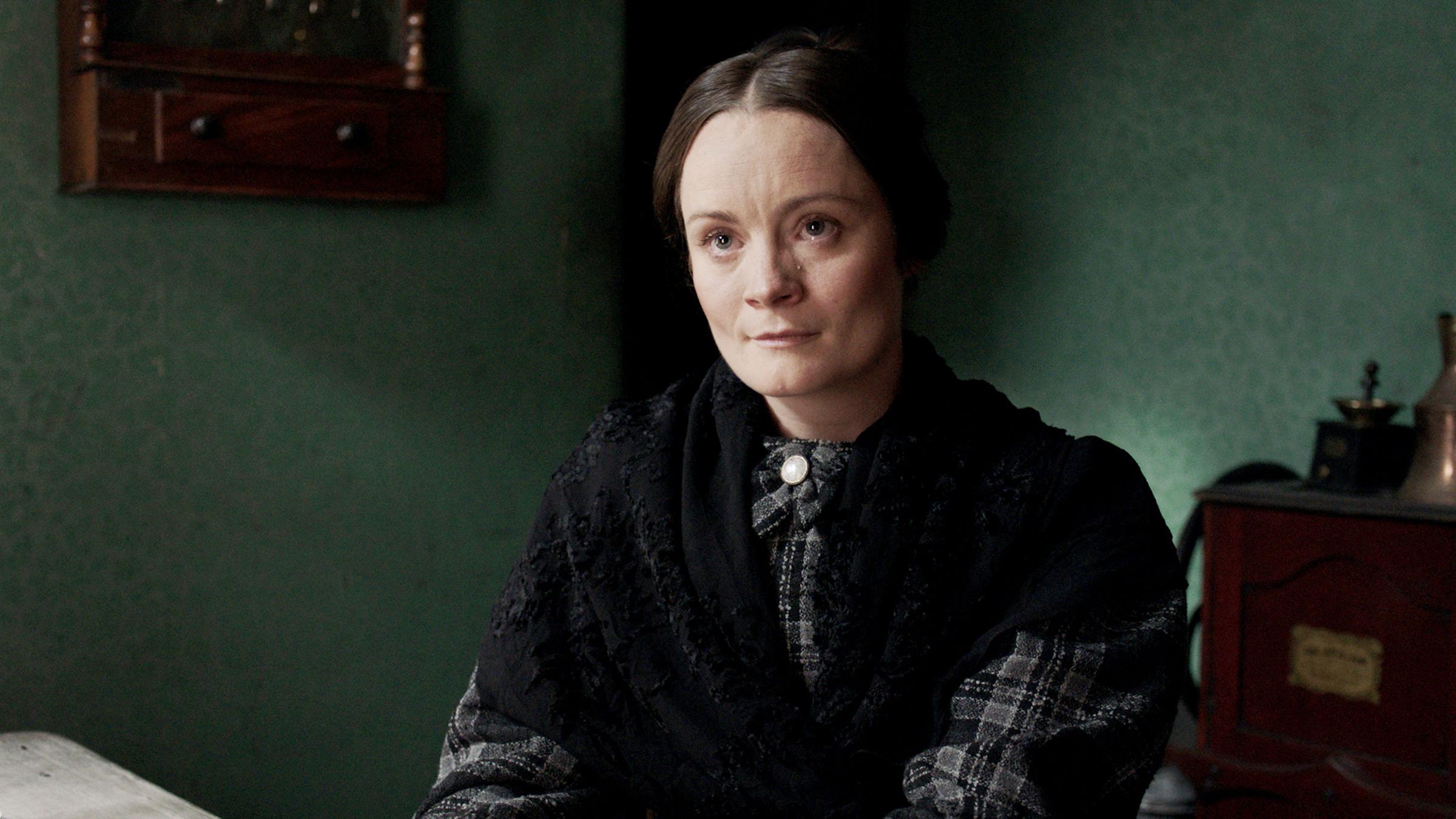 "Murder Maps - Geheimnisvolle Verbrechen: Die schwarze Witwe": Spielszene: Nahaufnahme der britischen Serienmörderin Mary Ann Cotton (Darstellerin unbekannt), auch bekannt als "Schwarze Witwe".