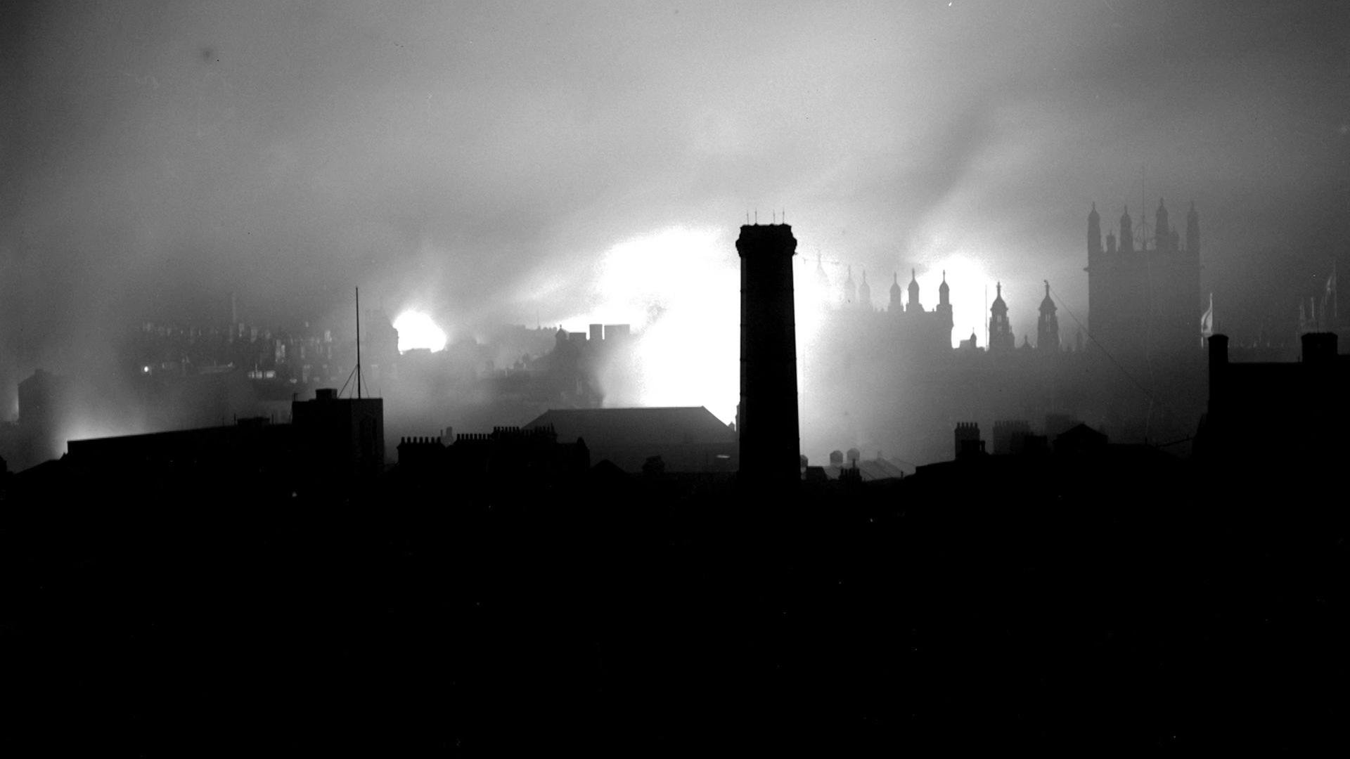 "Murder Maps - Geheimnisvolle Verbrechen: Jack the Ripper": Silhouette des Londoner Viertels Whitechapel im Nebel.