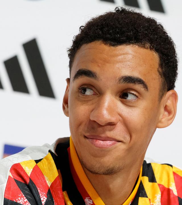 Archivbild: Jamal Musiala bei einer Pressekonferenz in Herzogenaurach am 30. Mai 2026.