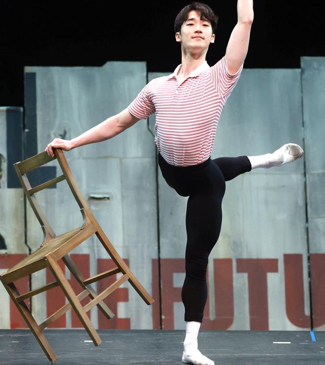 Koreanischer Schauspieler Lim Sun-Woo tanzt im Musical "Billy Elliot"
