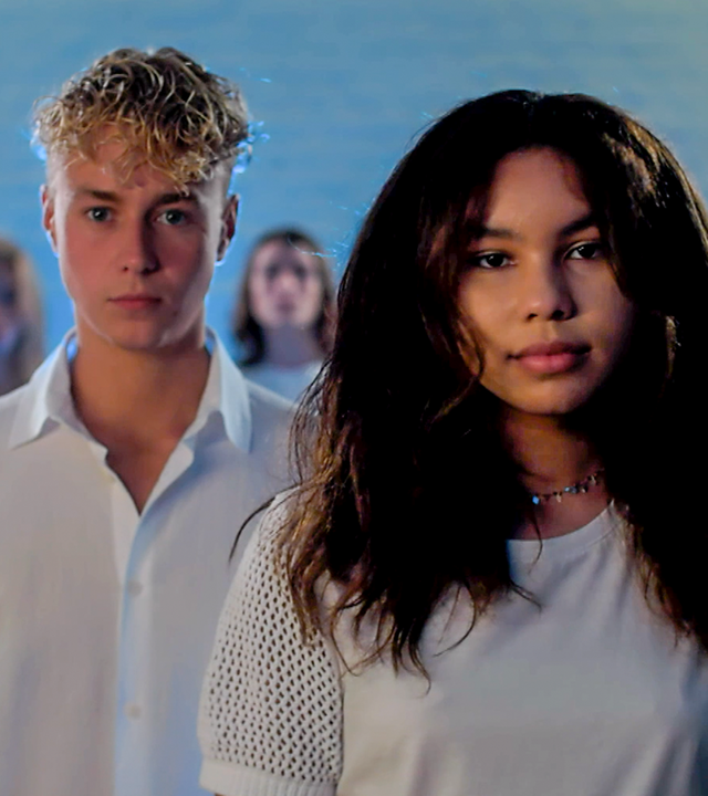 Alex und Chantal, im Hintergrund die Mixed-WG