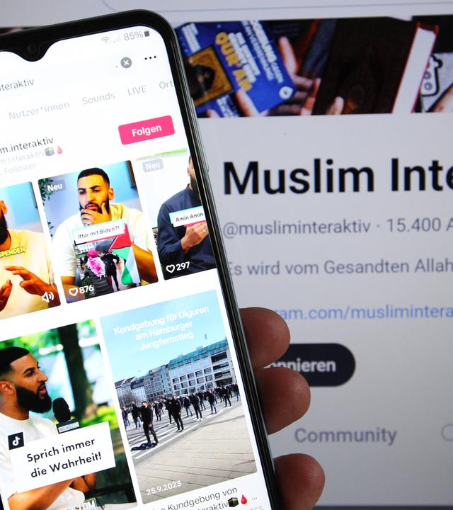 Mann mit Bart auf verschiedenen Videos auf Smartphone.