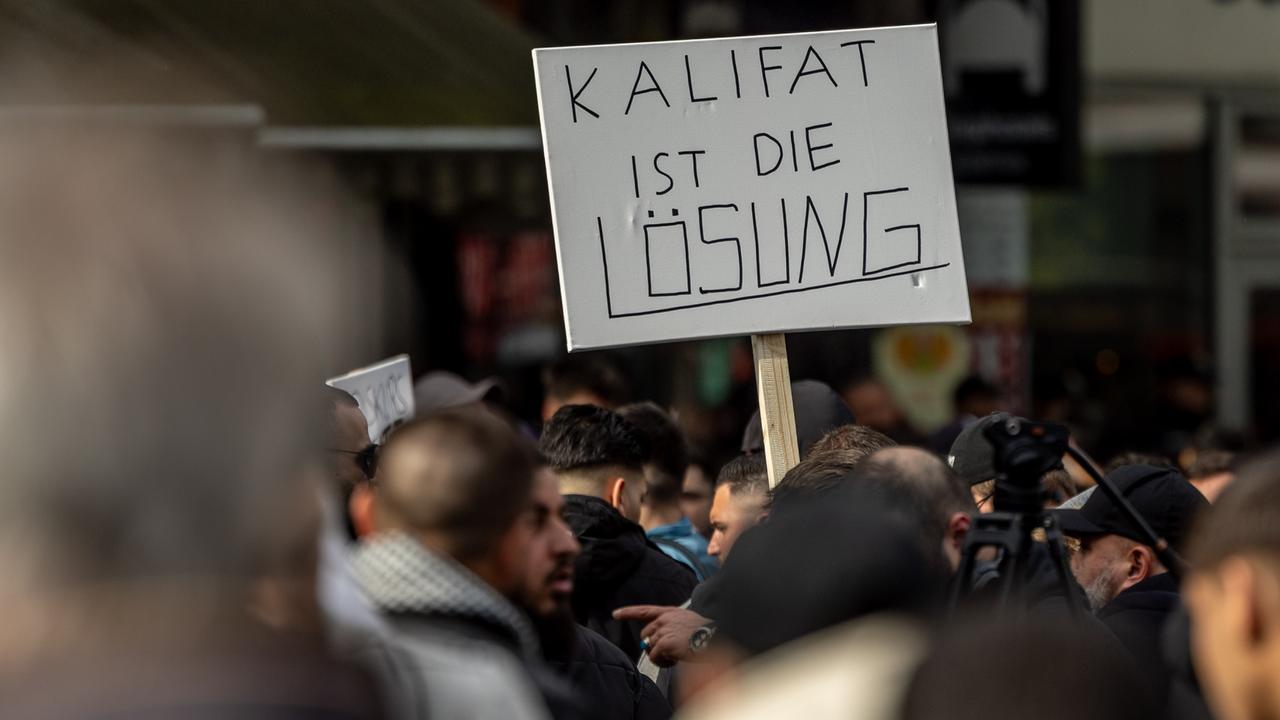 Manifestation islamiste : « Exiger l’abolition de la démocratie »