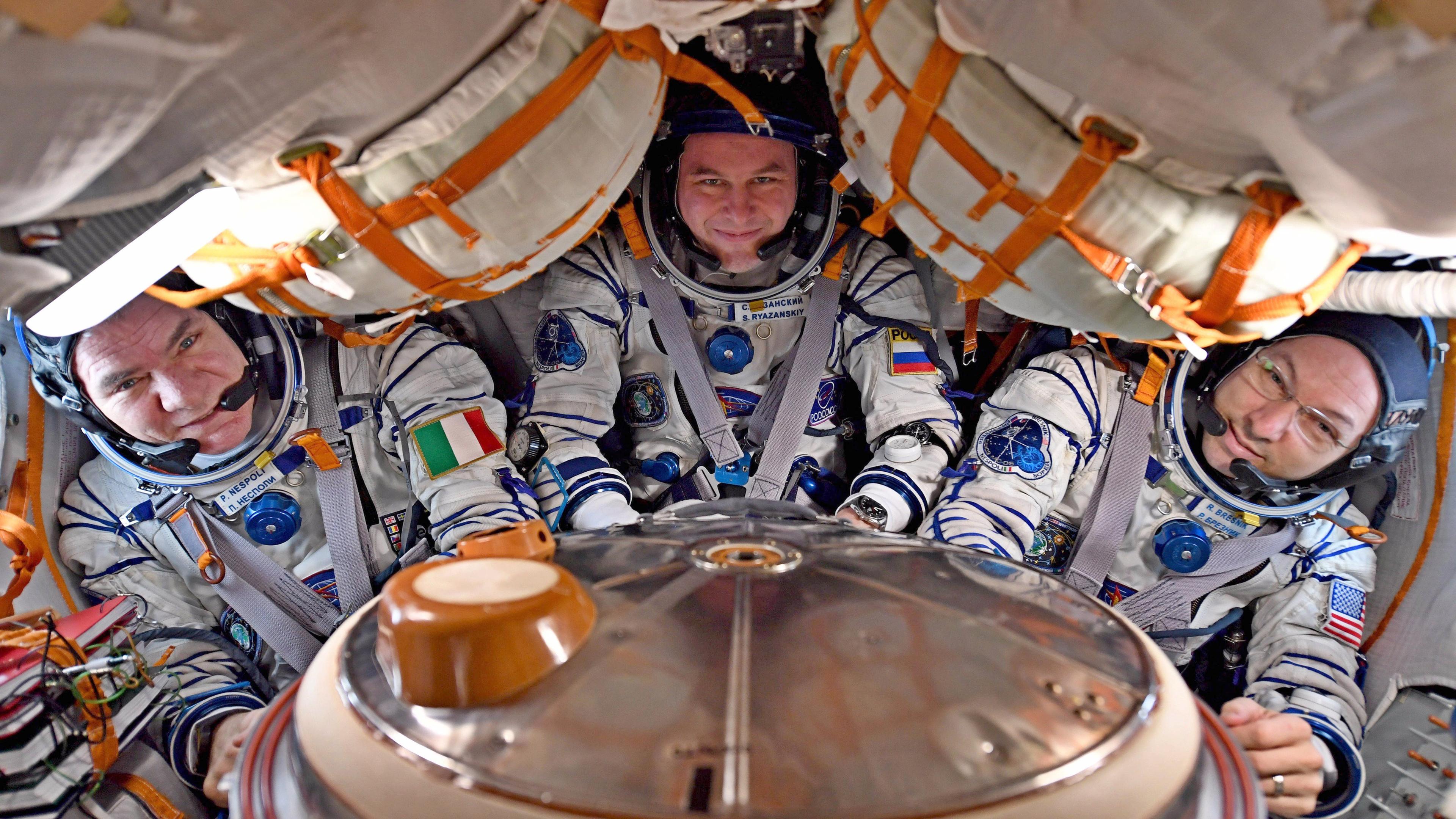 Полет первого космонавта планеты