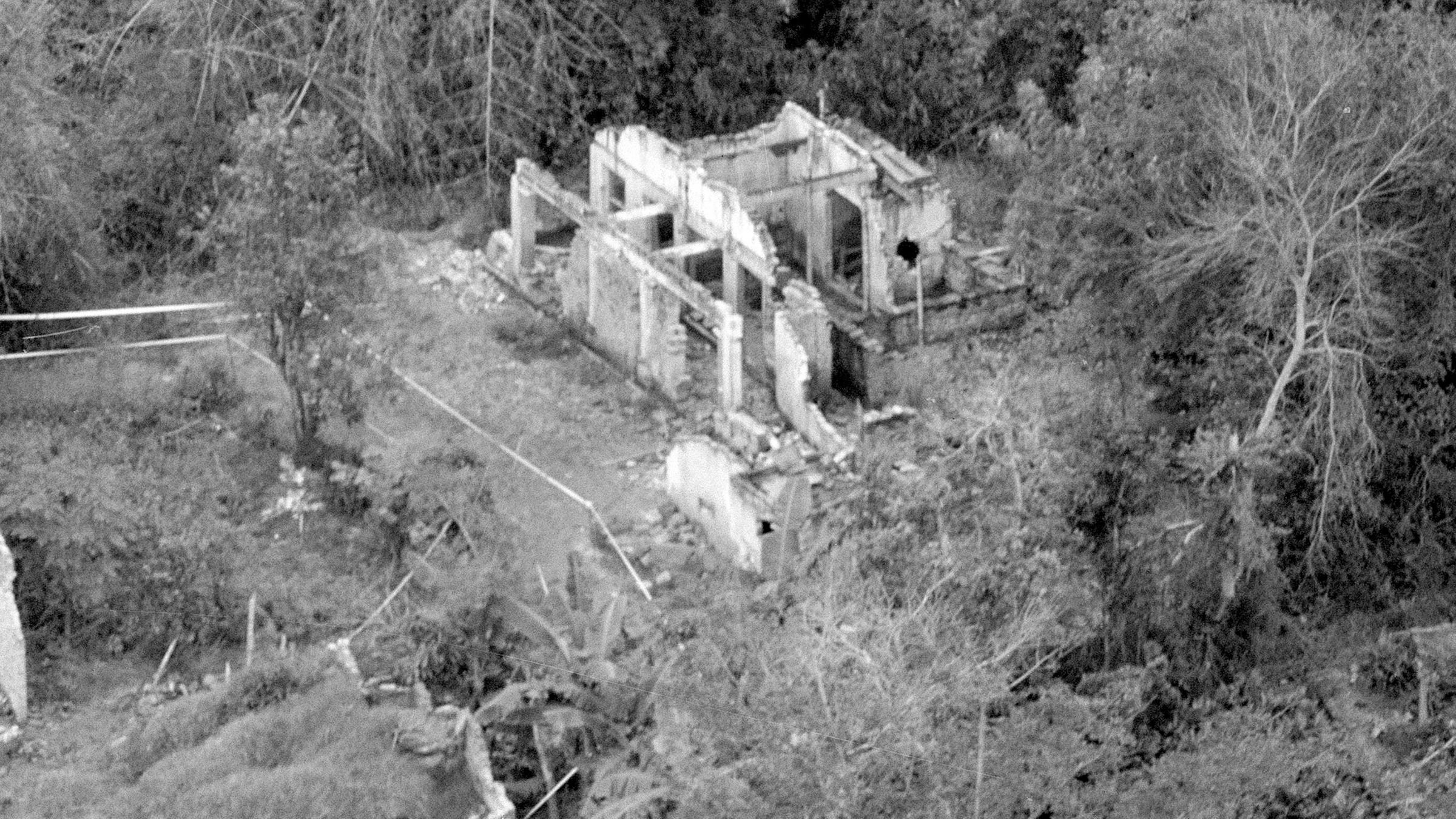 Archiv: Ein zerstörtes Gebäude am 08.01.1970 in My Lai (Vietmam) 