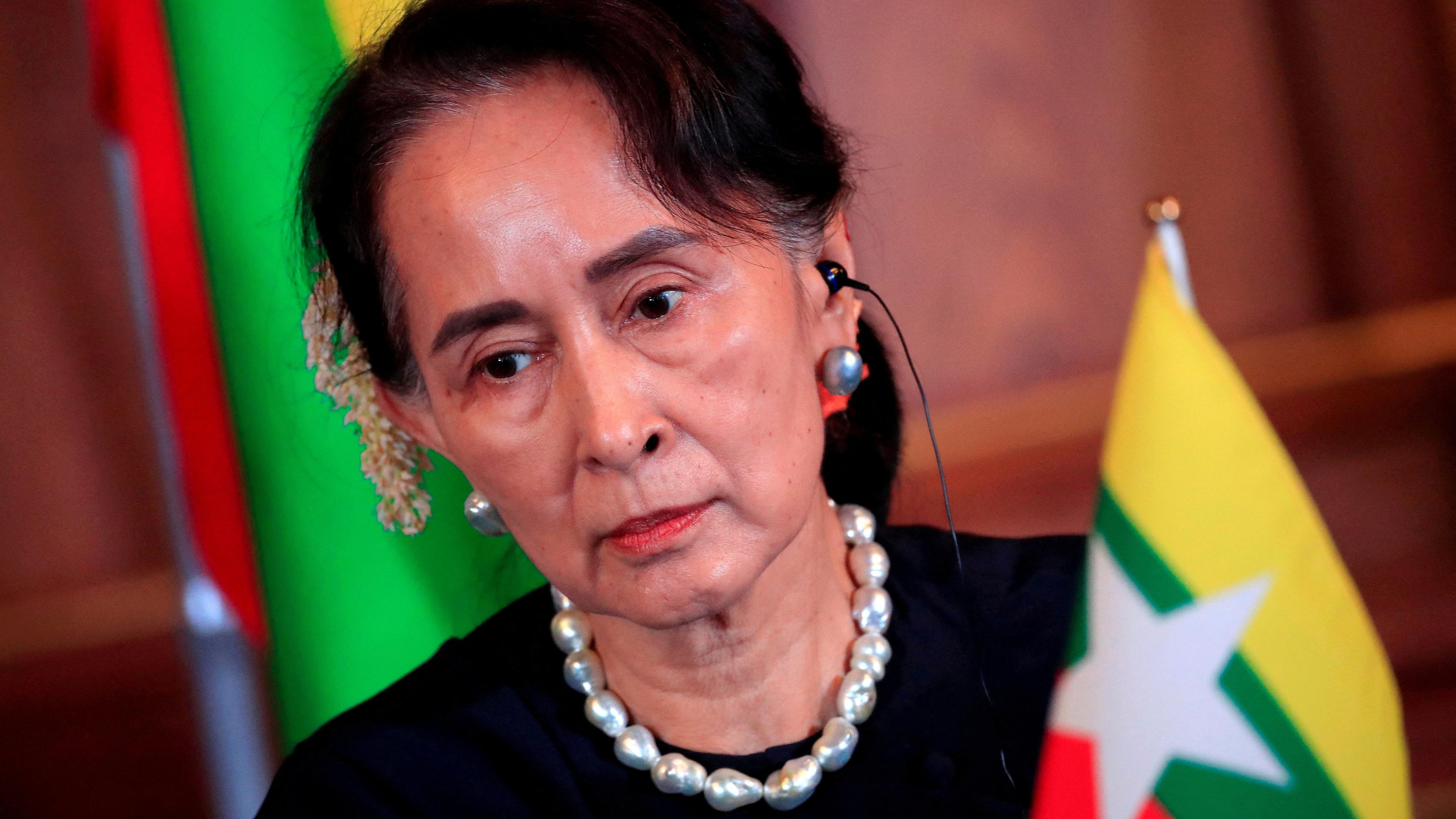 Friedensnobelpreisträgerin Aung San Suu Kyi bei einer Pressekonferenz in Tokyo im Jahr 2018