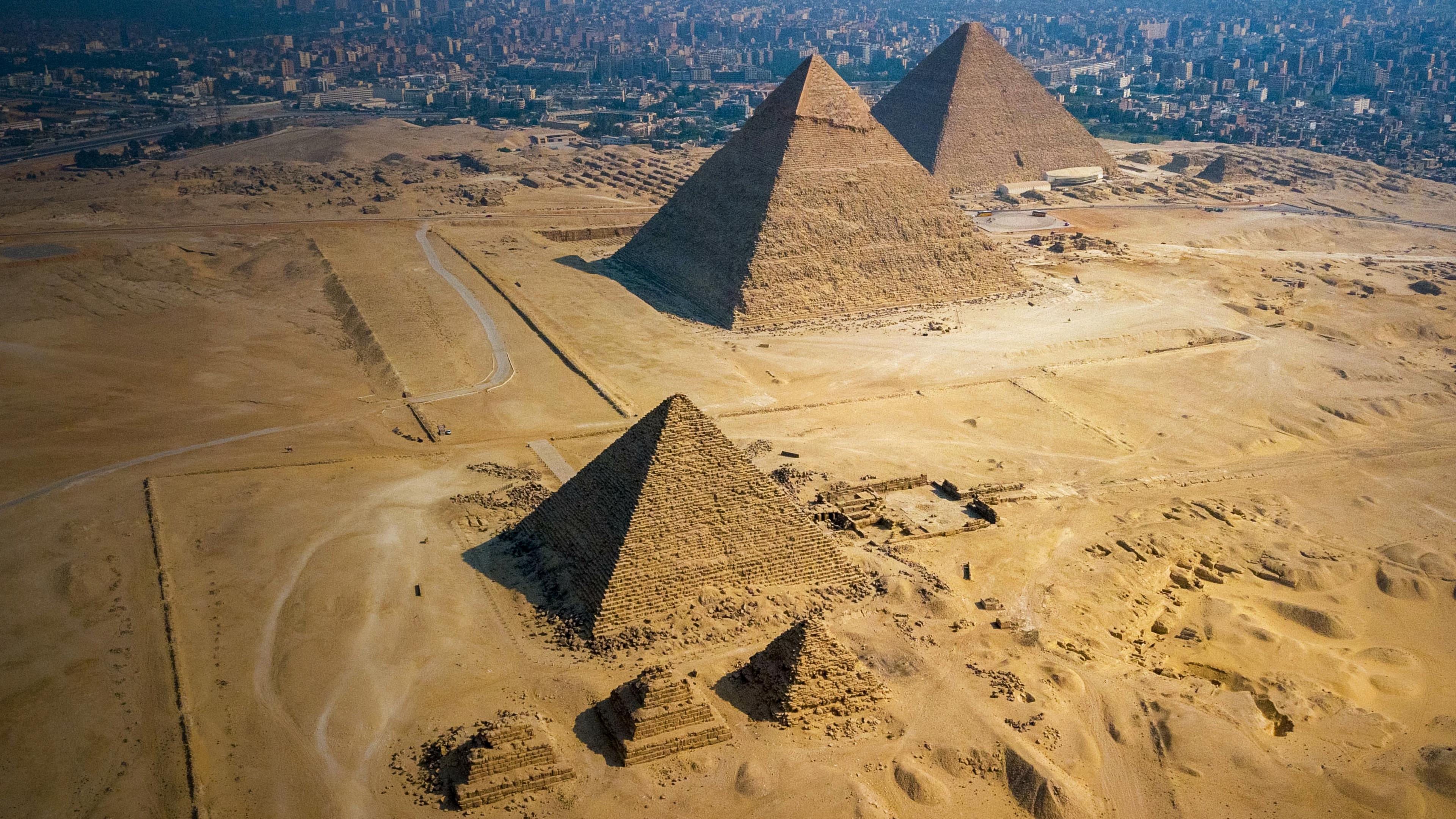 Пирамида хеопса древний египет. Великие пирамиды гизы. Высота пирамиды гизы. Плато гиза египет. Высота пирамиды гизы.