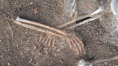 Zdfinfo - Mysterien Des Mittelalters: Die Skelette Von Lewes