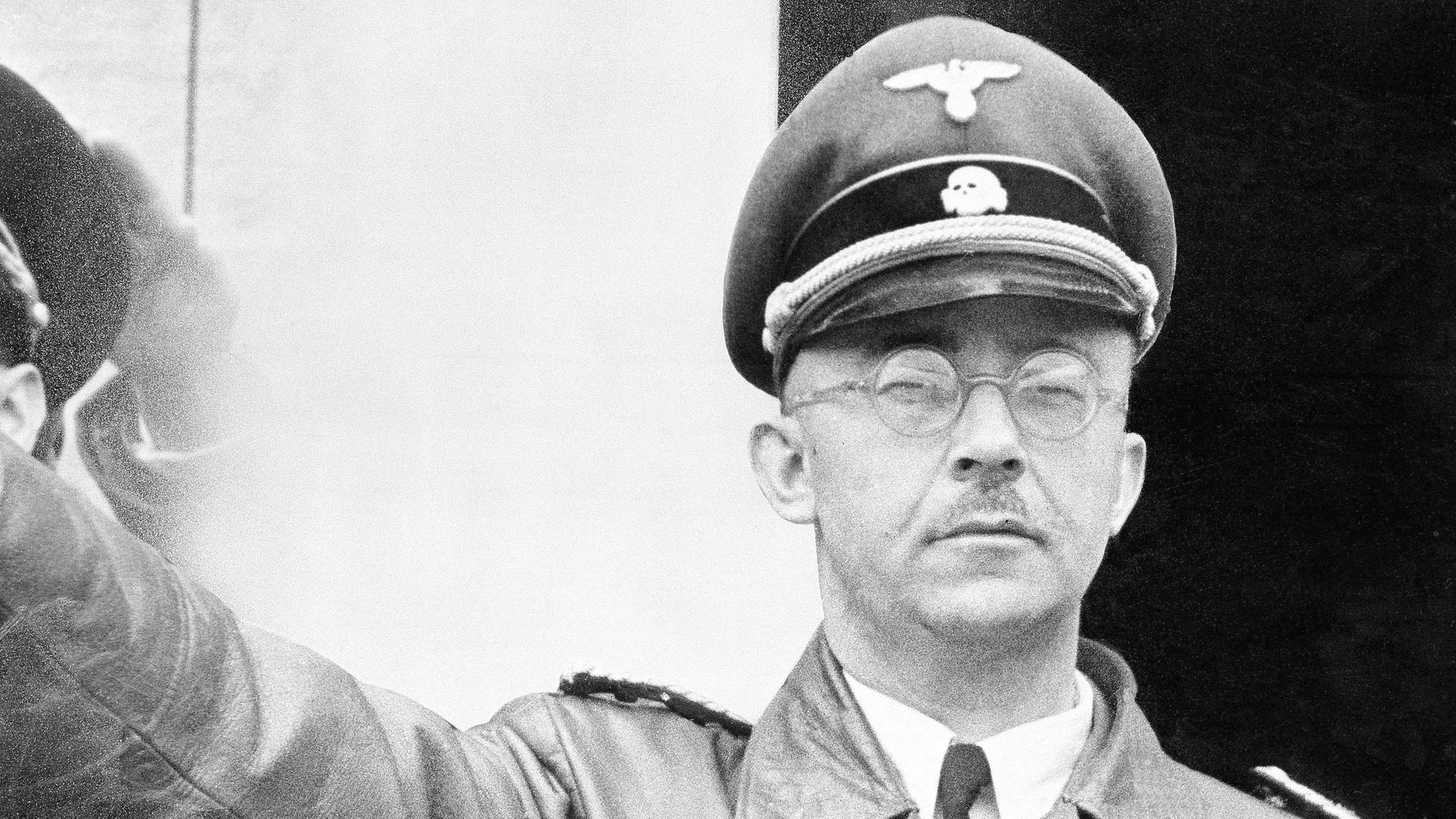 "Mythen-Jäger - Himmlers Suche nach Atlantis": Heinrich Himmler hebt die Hand zum Hitlergruß.