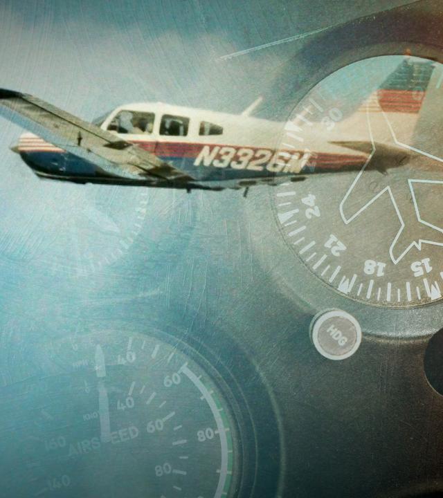  Links eine Propellermaschine in der Luft, rechts verschiedene Bordinstrumente