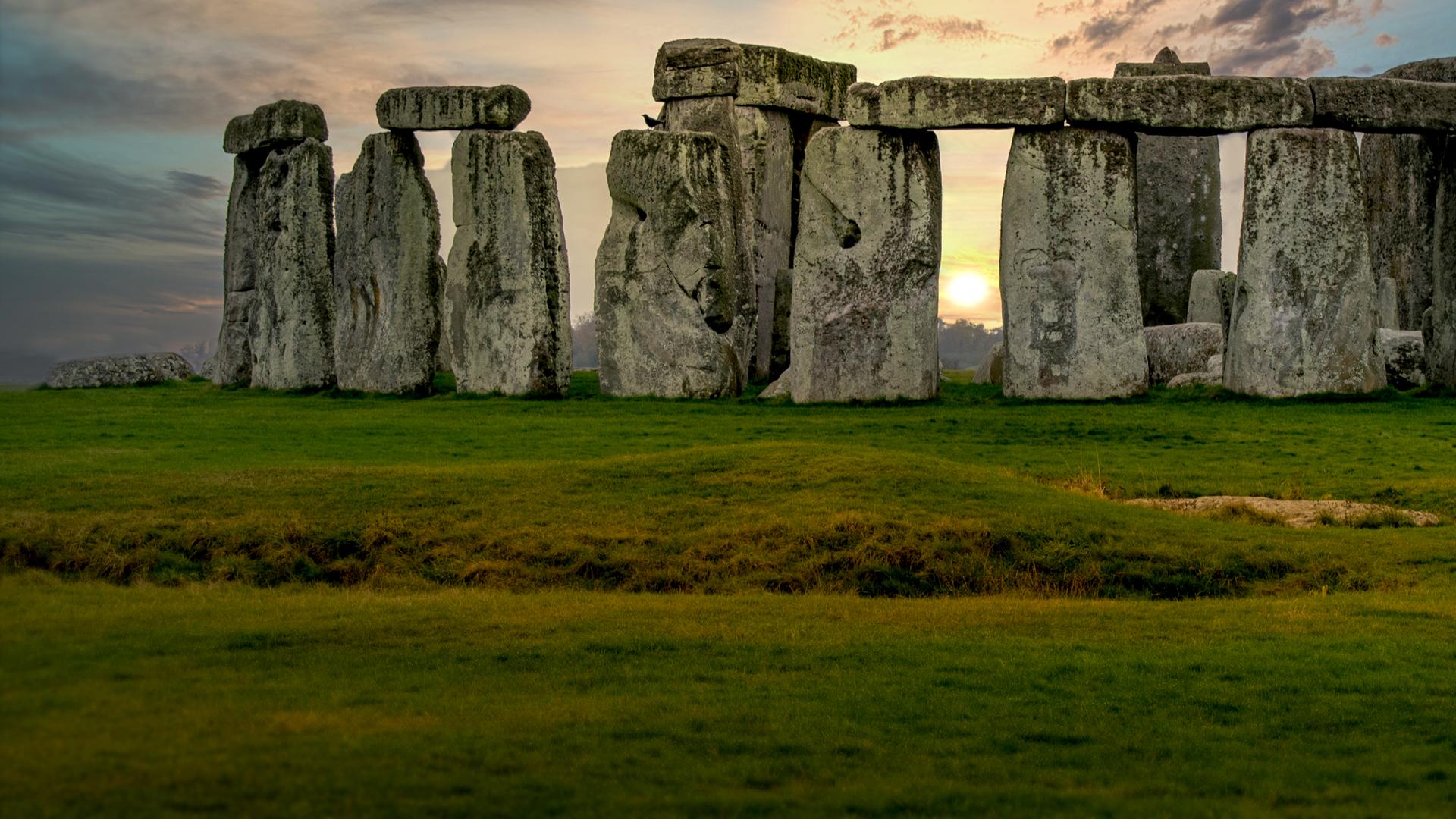 Stonehenge im Licht der untergehenden Sonne.