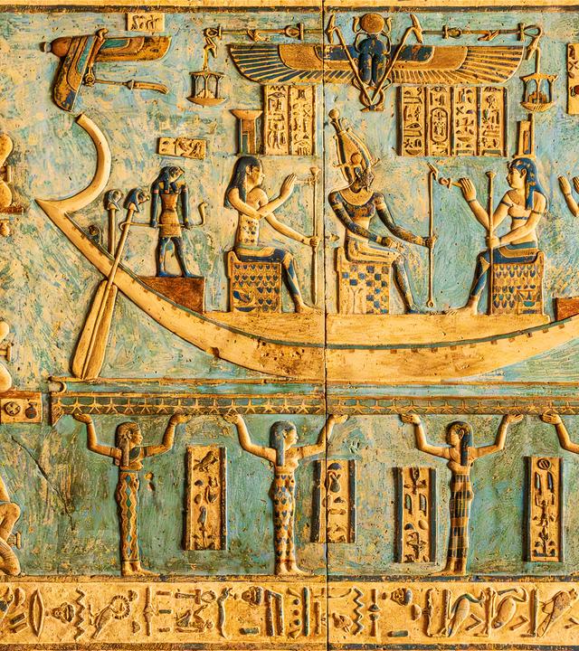 Detail der Deckenpaneele im Tempel der Hathor in Dendera