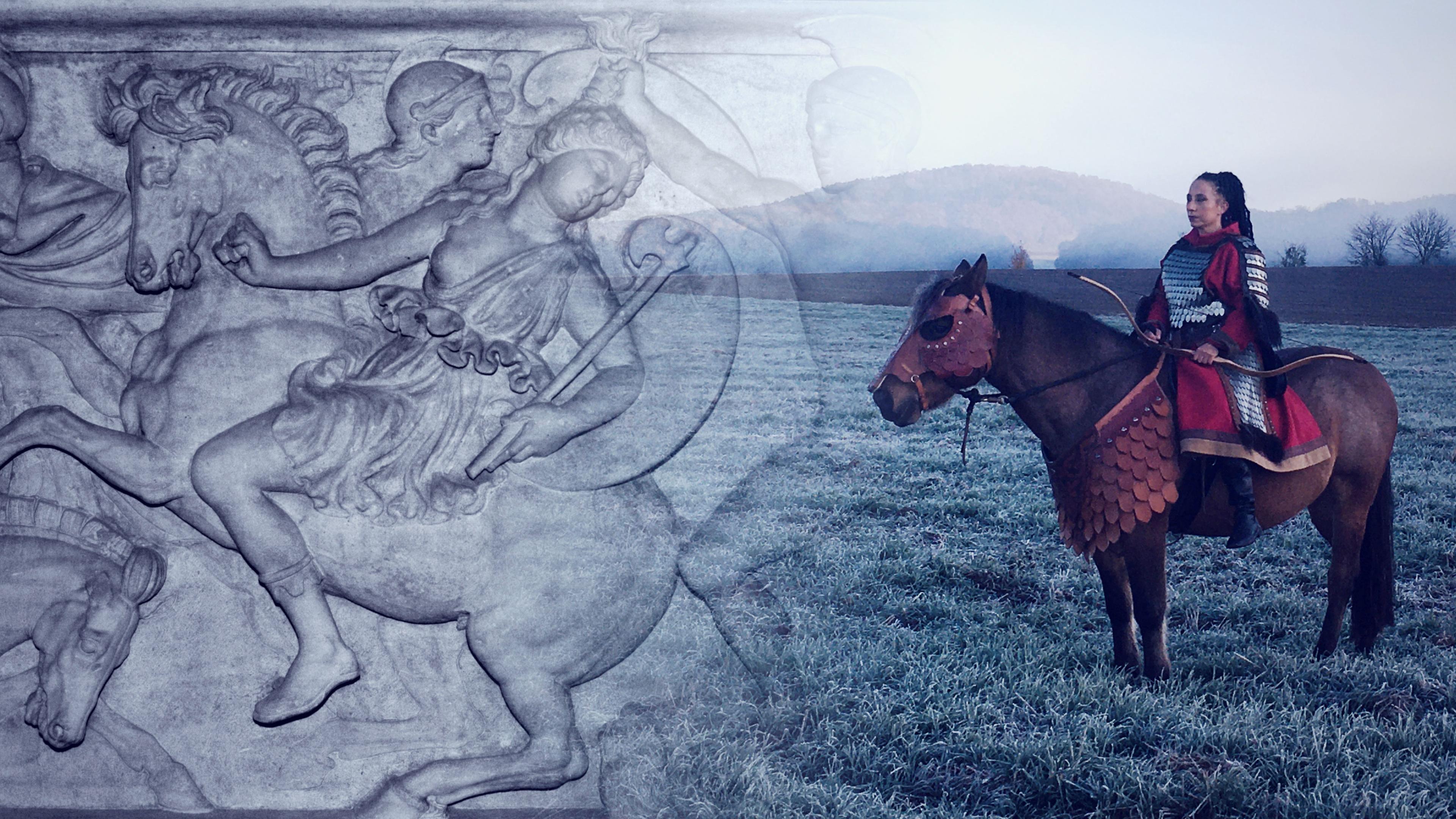 "Mythos - Die größten Rätsel der Geschichte: Die Amazonen": Montage: rechts eine skytische Reiterin, links ein Steinrelief mit einer Amazone auf Pferd