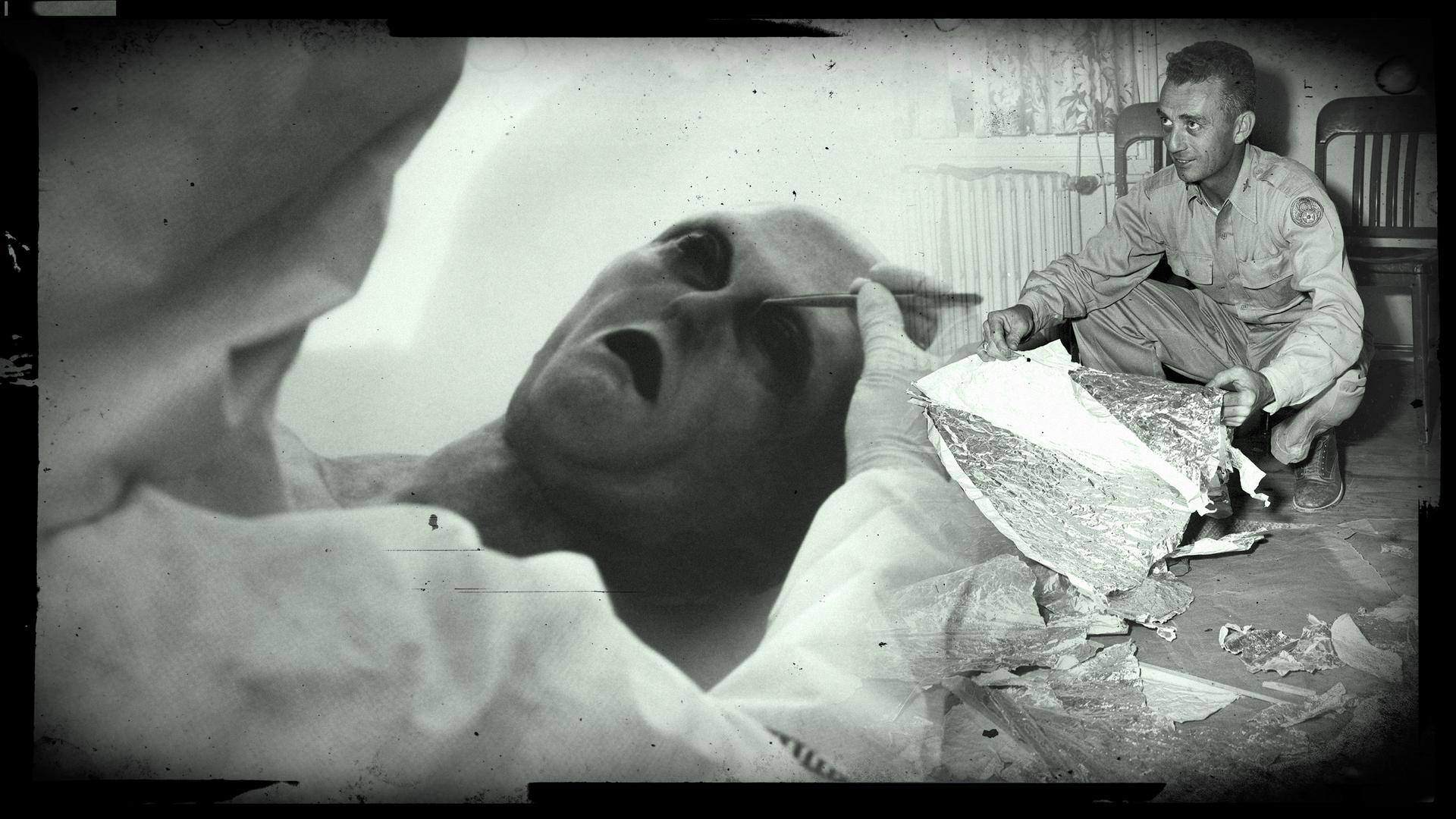 Links eine Aufnahme von der angeblichen Alienautopsie im Zusammenhang mit dem Roswell-Vorfall; rechts Major Jesse A. Marcel der Teile eines Wetterballons hält.