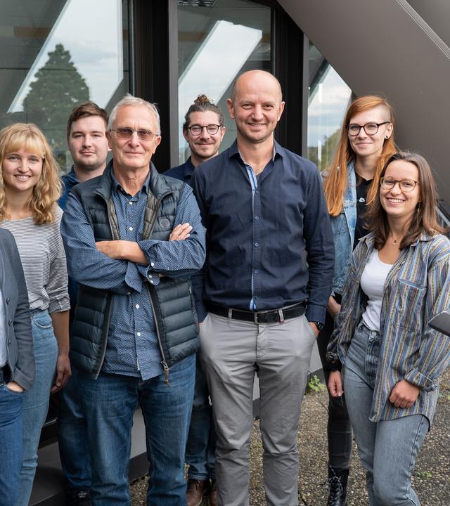 Personenaufstellung für Pressefoto