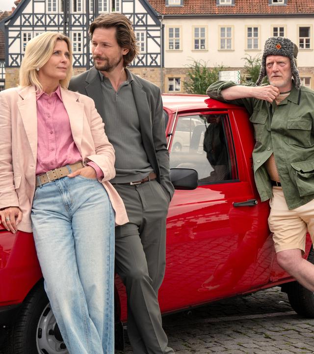 Nächste Ausfahrt Glück-Drehstart": Katharina (Valerie Niehaus), Sascha Falk (Bert Tischendorf), Willi (Ernst Stötzner)