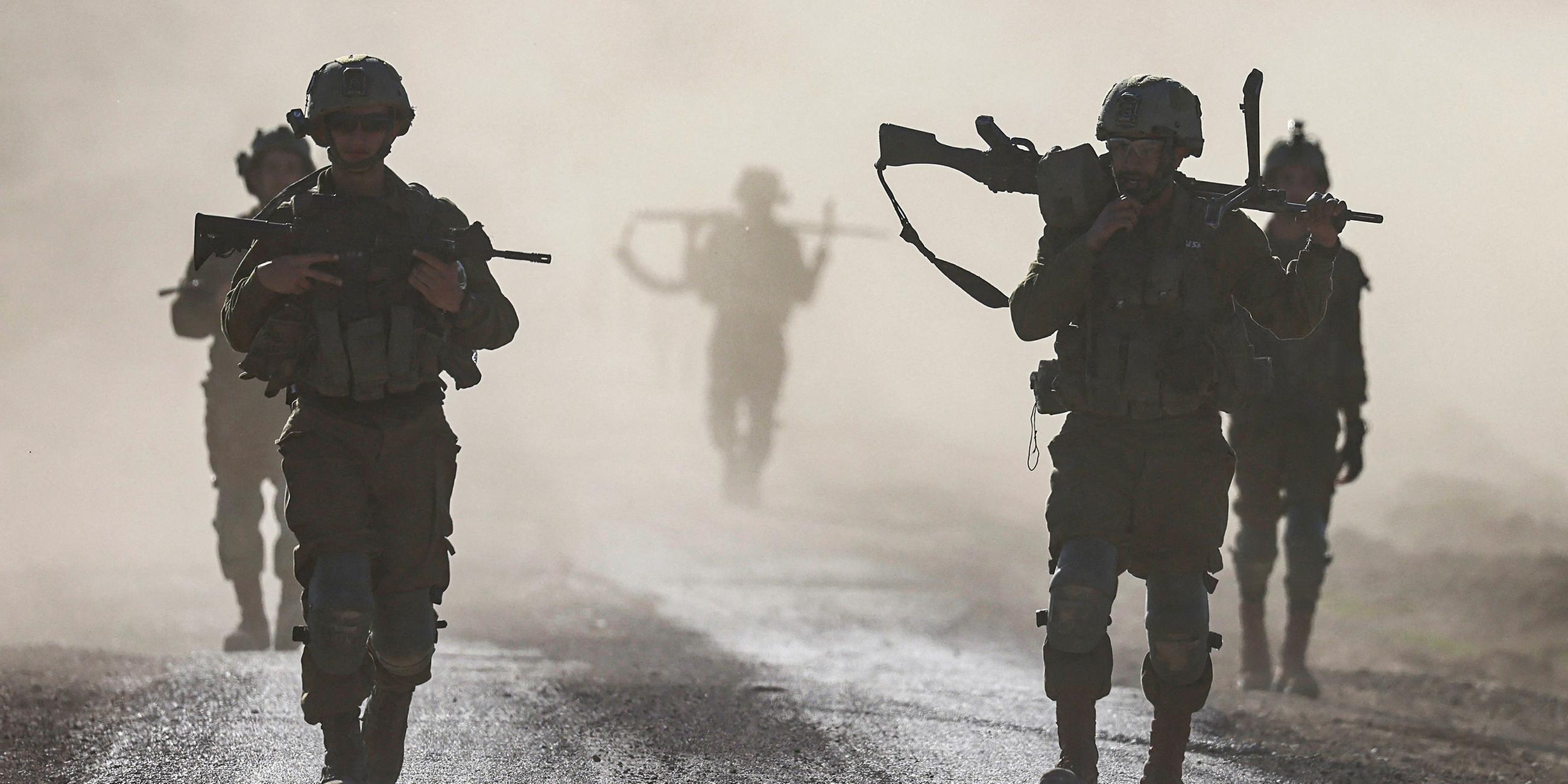 Israelische Soldaten in der Nähe der Grenze zum Gazastreifen im Süden Israels, aufgenommen am 12.03.2024
