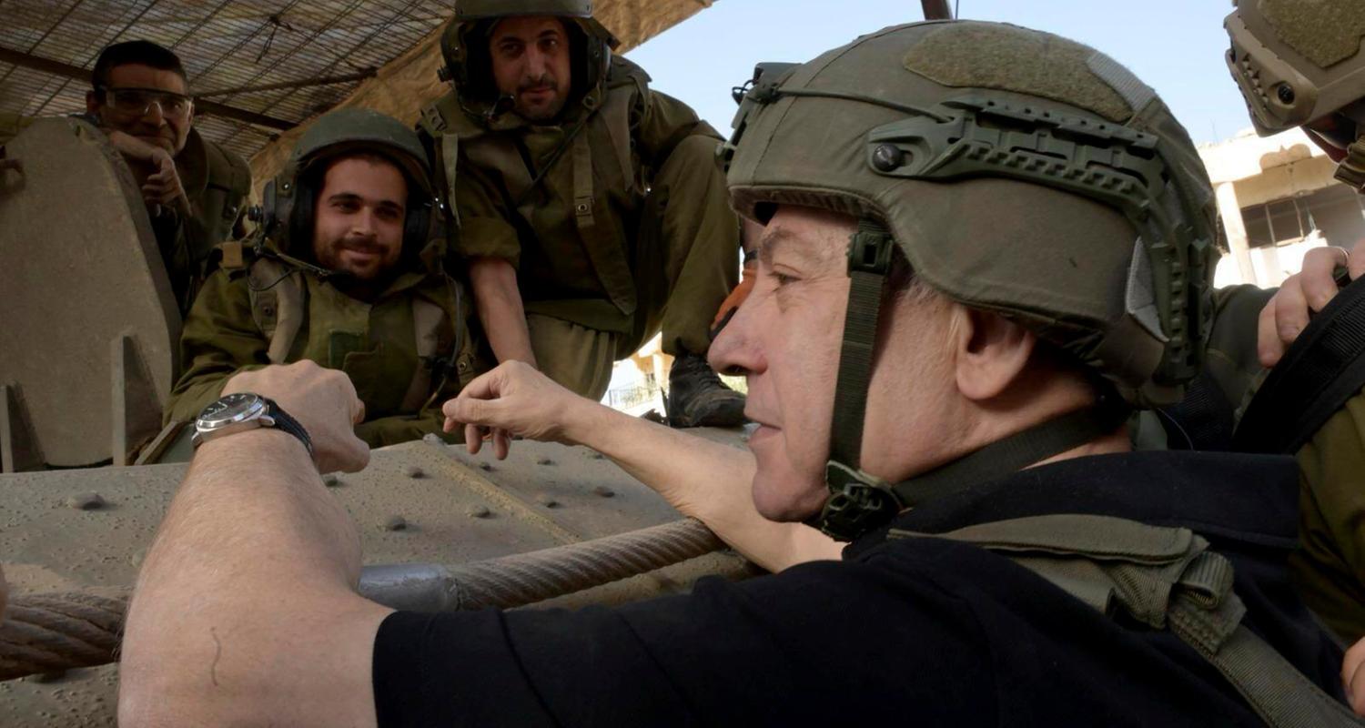 Palästinensische Gebiete, Gaza: Benjamin Netanjahu (vorne), Ministerpräsident von Israel, besucht den Gazastreifen