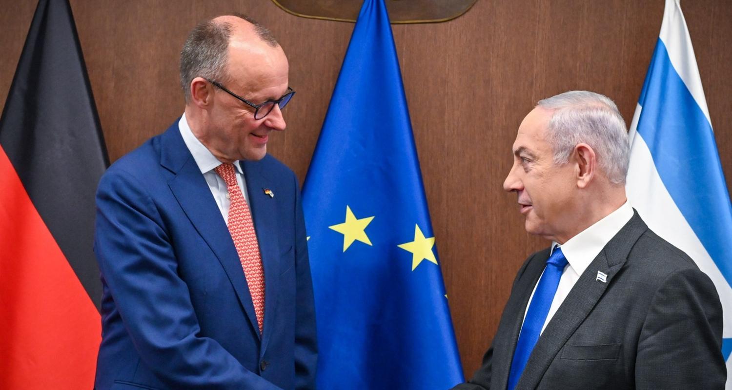 Israel, Jerusalem: Friedrich Merz (CDU,l), Unionsfraktions- und CDU-Chef, trifft während seiner Israel-Reise Benjamin Netanjahu, Ministerpräsident von Israel.