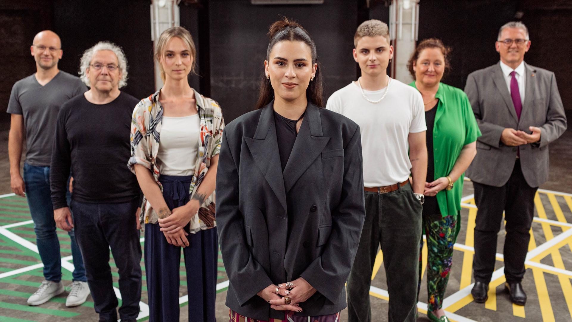 Salwa Houmsi mit Gästen