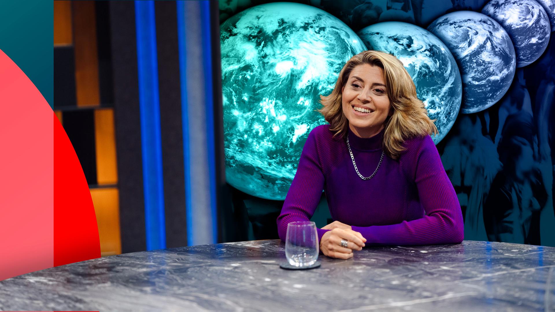 Moderatorin Stephanie Rohde am Tisch