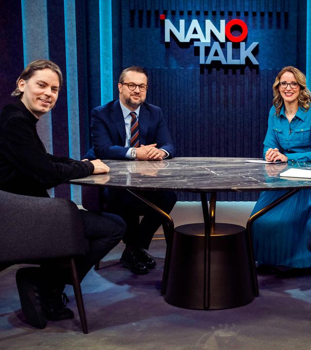 Moderatorin Alena Buyx mit Gästen