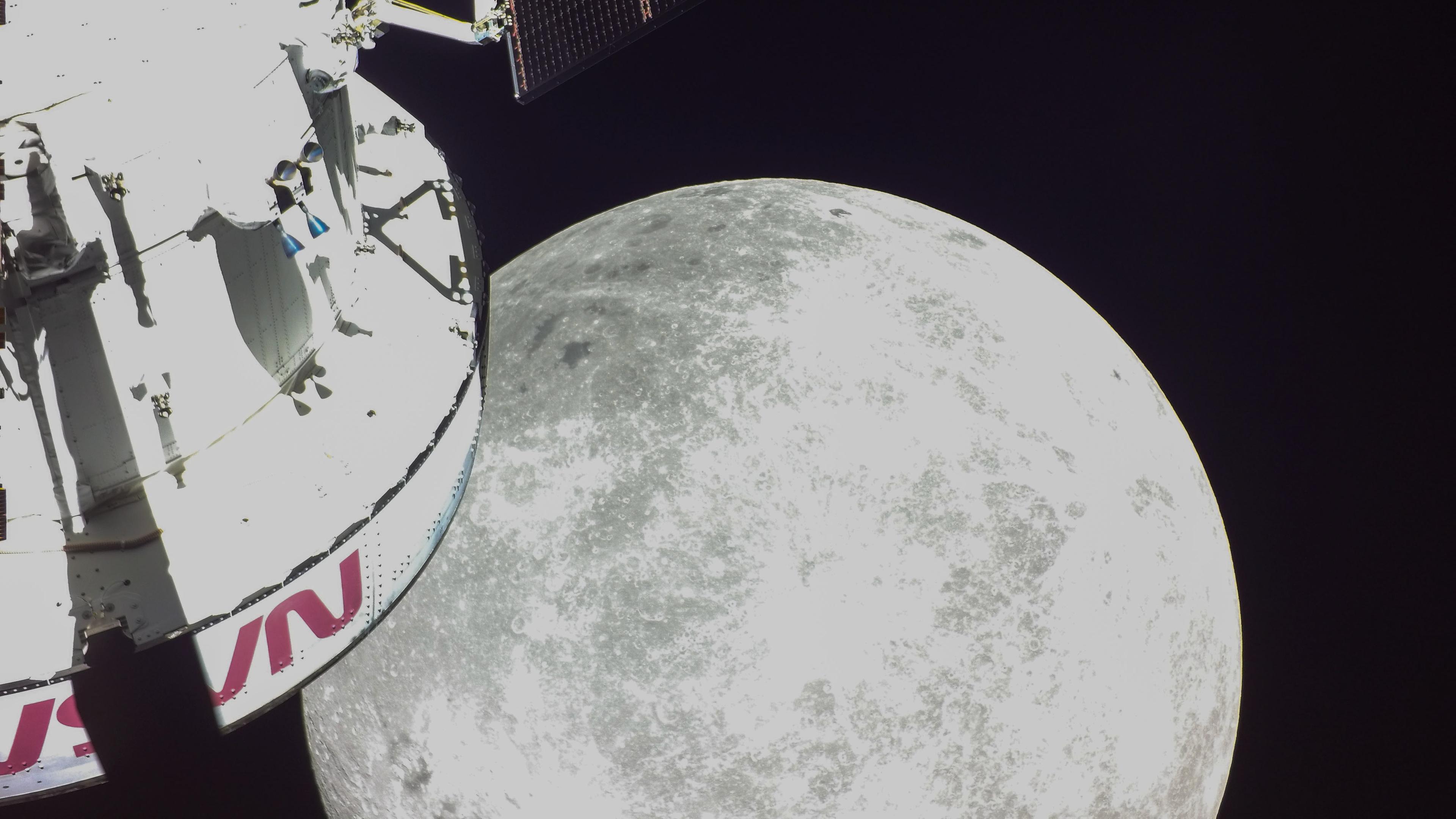 Nasa-Aufnahme zeigt "Orion"-Kapsel, die sich dem Mond nähert 