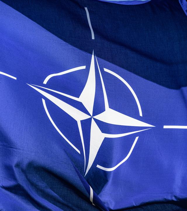 Die blaue Flagge der NATO