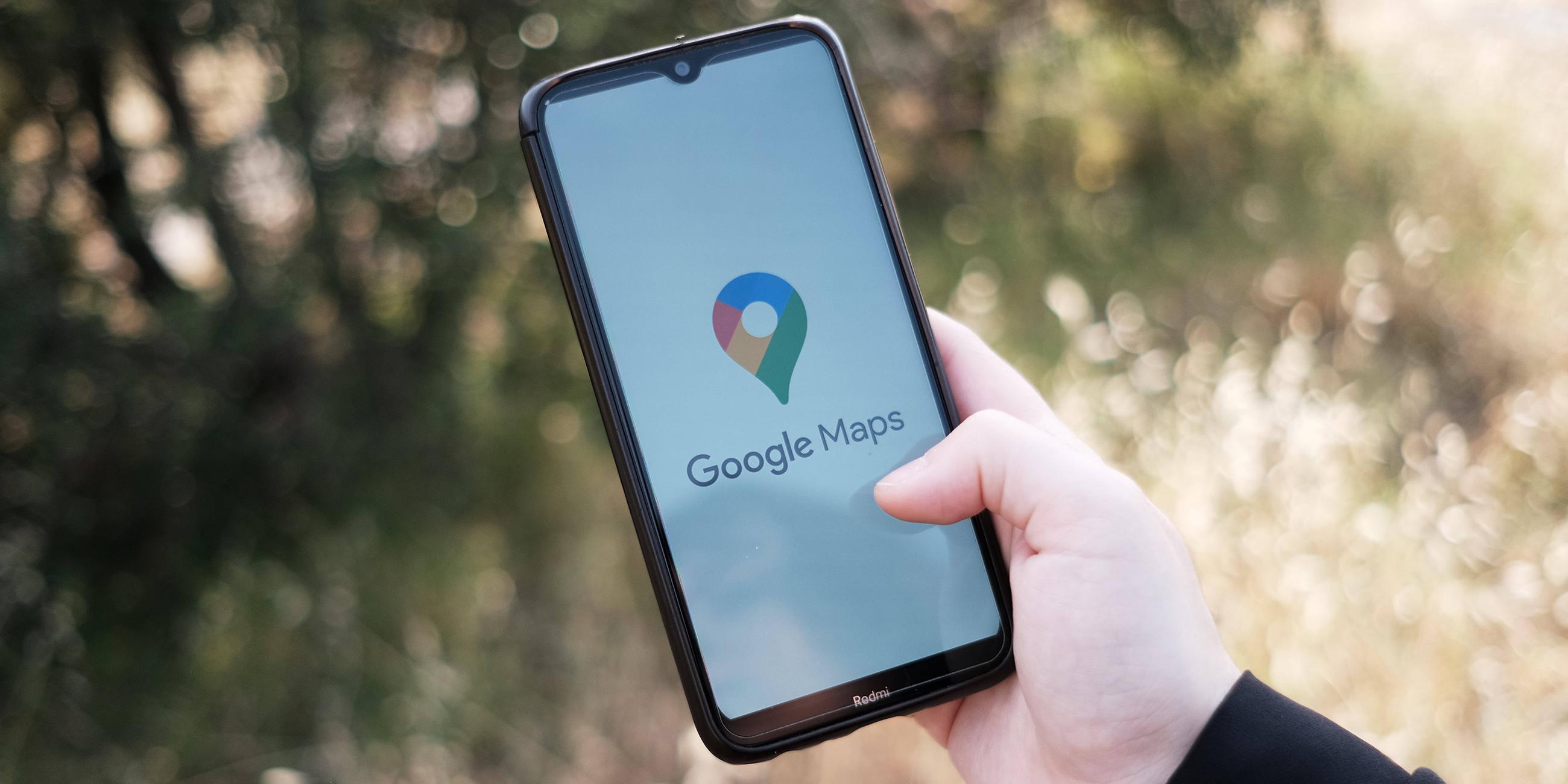 Google Maps-Logo auf einem Smartphone-Bildschirm 