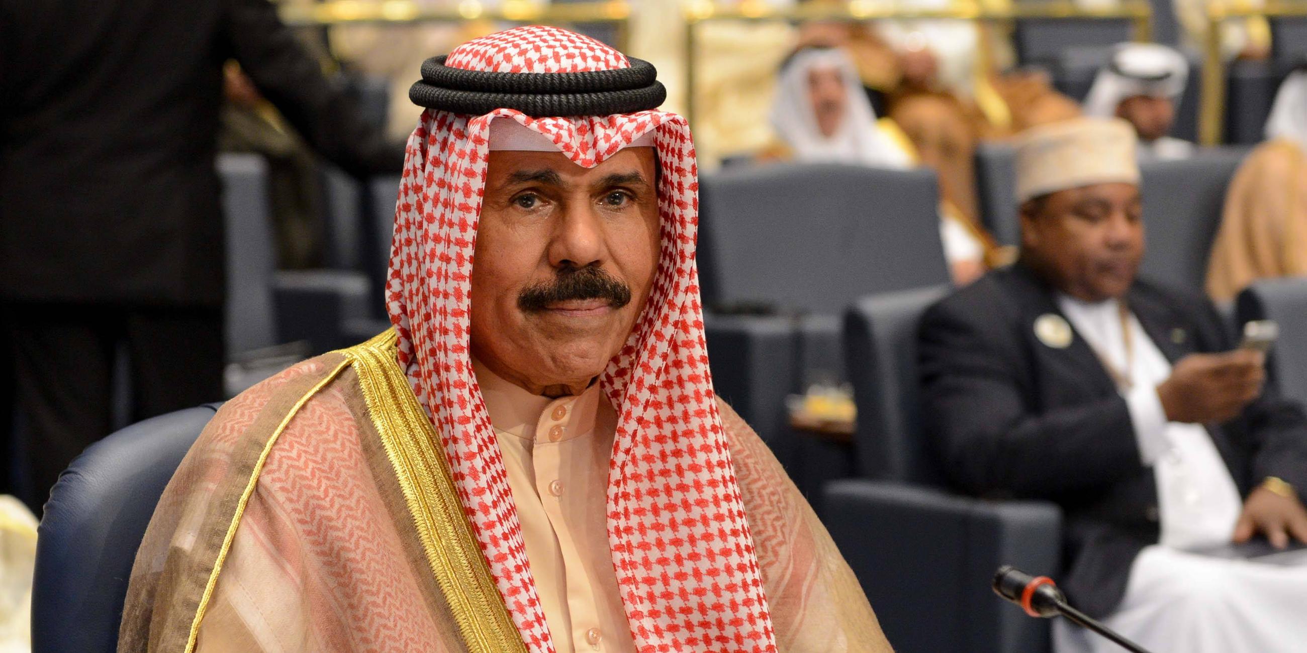 Archiv: Der kuwaitische Kronprinz Scheich Nawaf Al-Ahmed Al-Sabah nimmt an der Abschlusssitzung des 25. Gipfels der Arabischen Liga in Kuwait City, Kuwait, am 26.03.2014 teil.