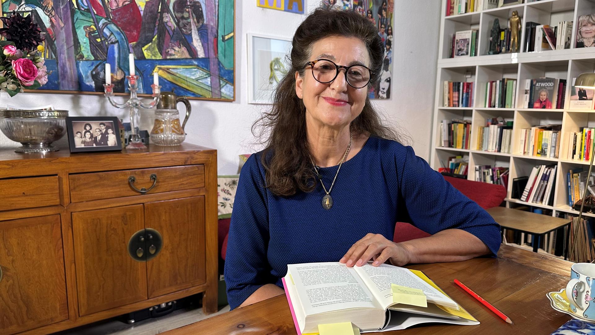 Necla Kelek liest aus ihrem Buch "Glückskind"