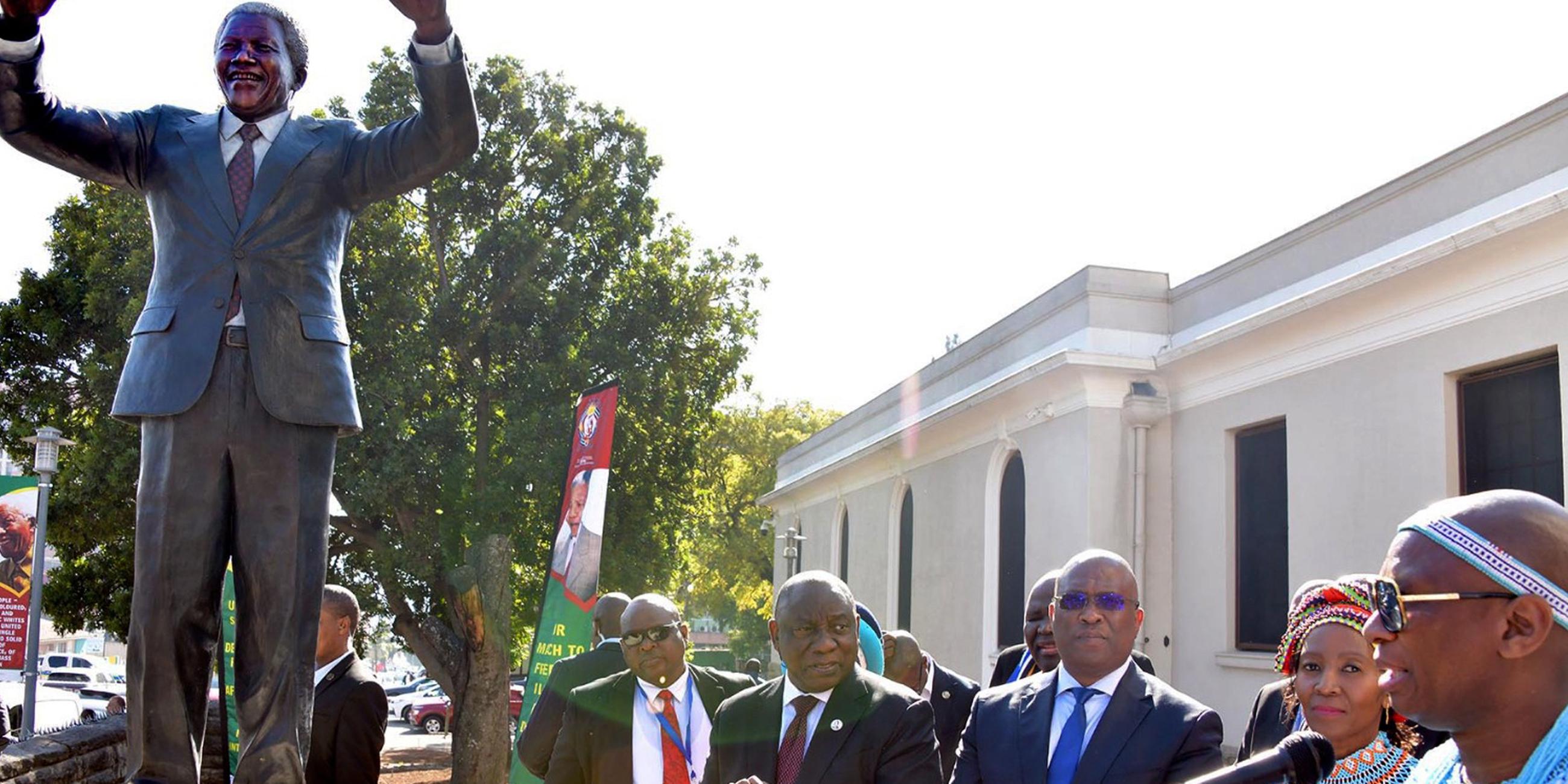 Der südafrikanische Präsident Cyril Ramaphosa bei der Enthüllung einer Statue von Nelson Mandela in Südafrika am 18.07.2023.