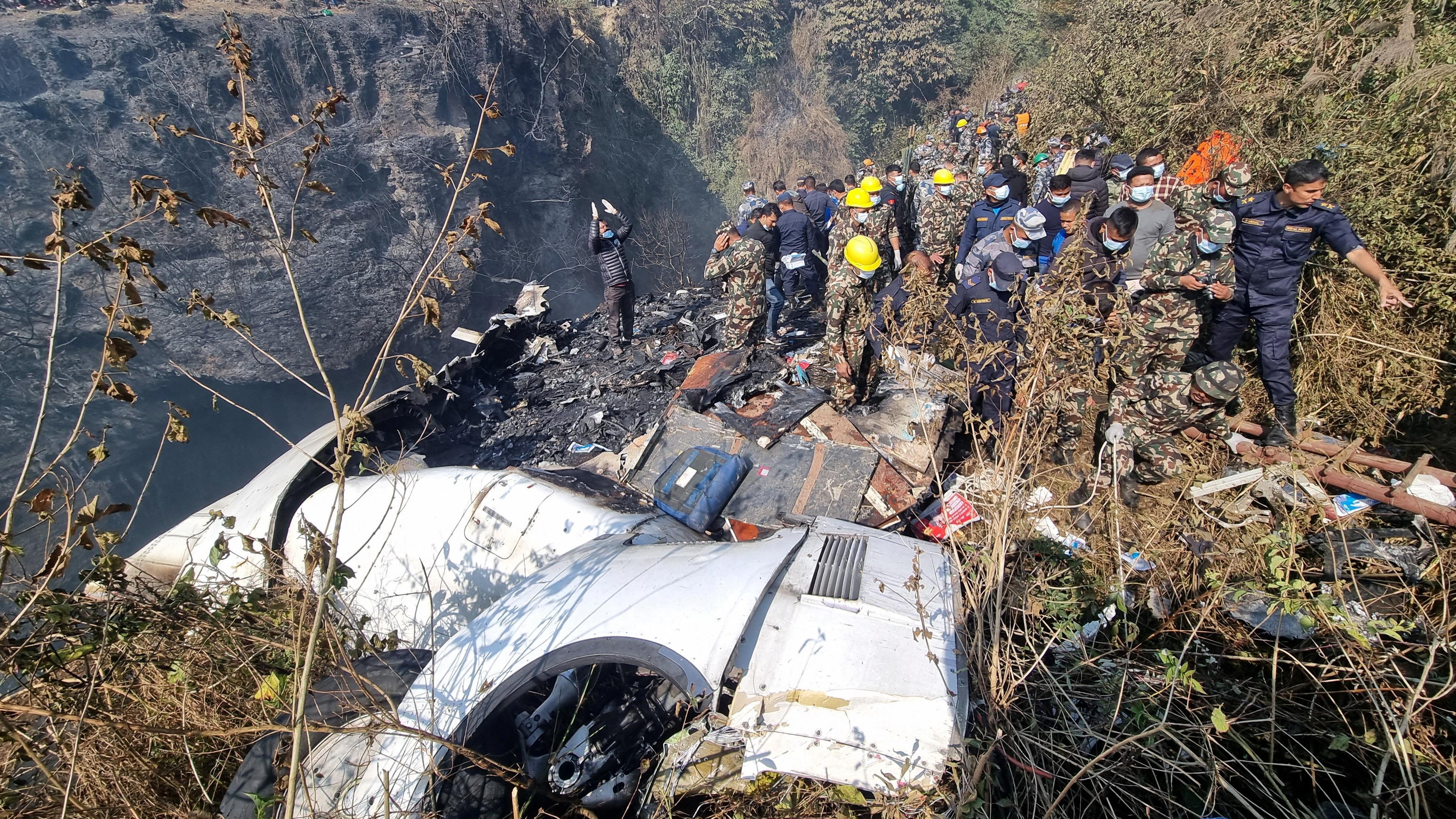 Nepal, Pokhara: Trümmerteile eines verunglückten Flugzeugs.