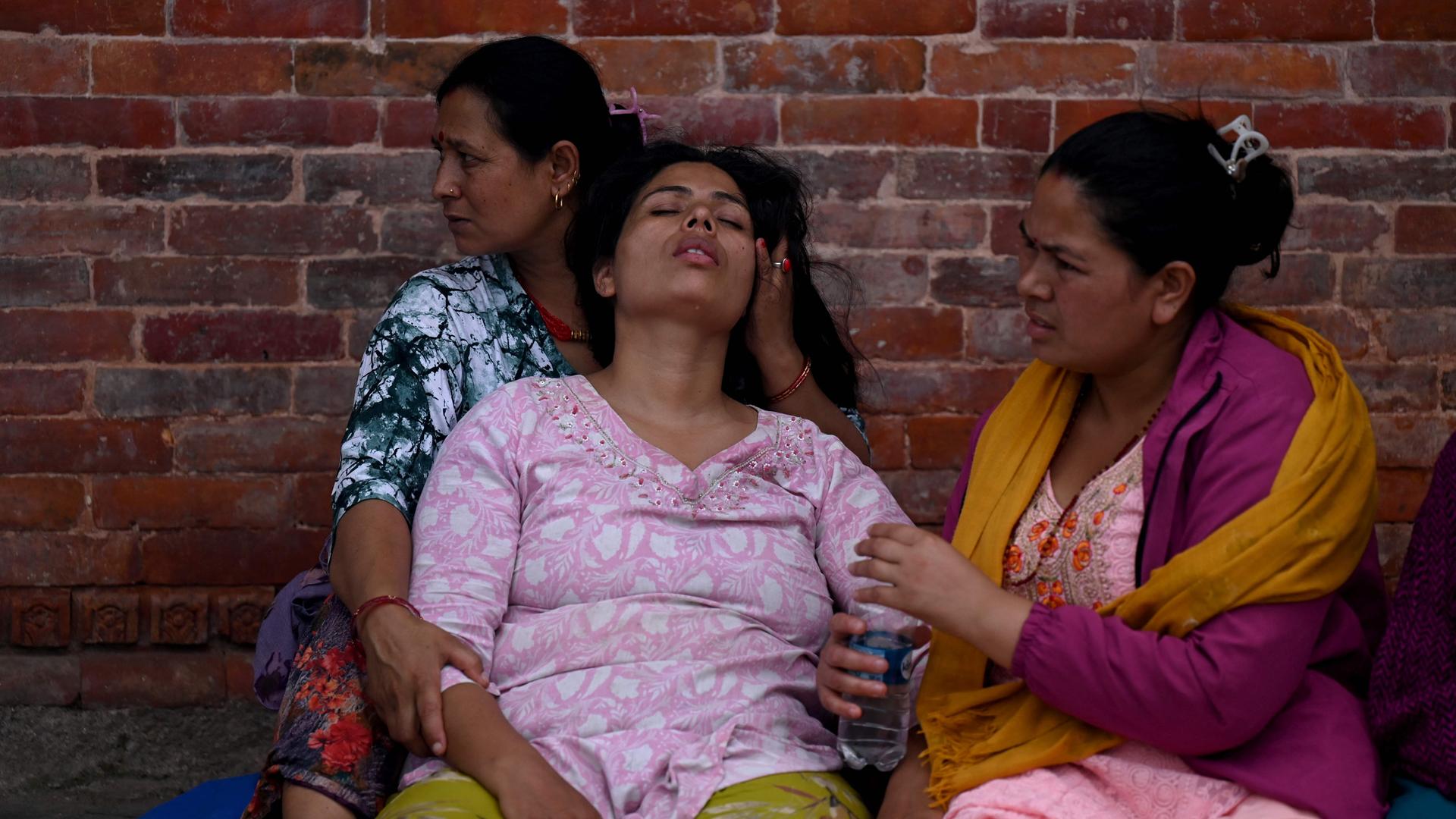 Nepal: Menschen in Trauer