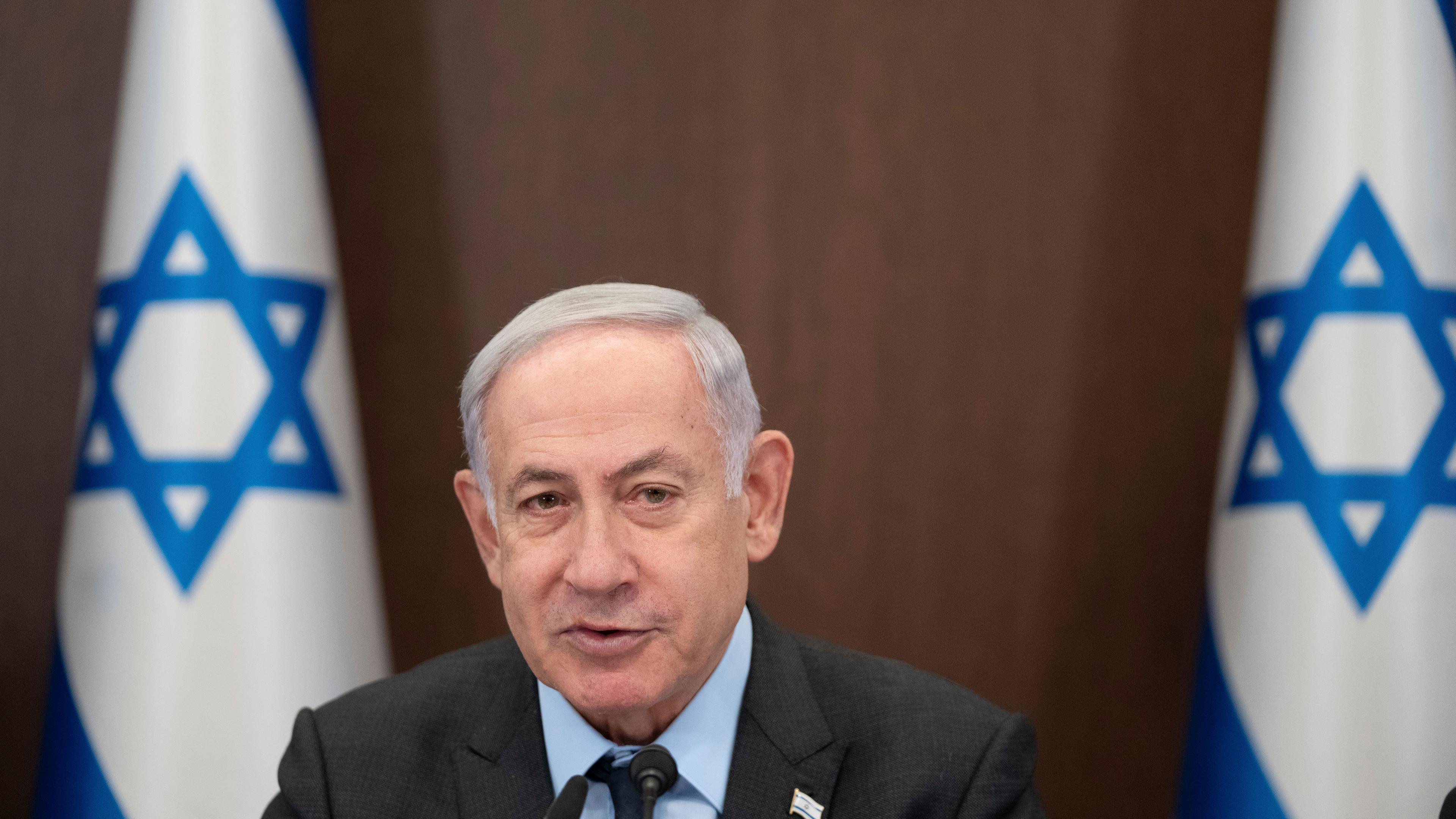 Benjamin Netanjahu, Premierminister von Israel, leitet eine Kabinettssitzung im Büro des Premierministers.