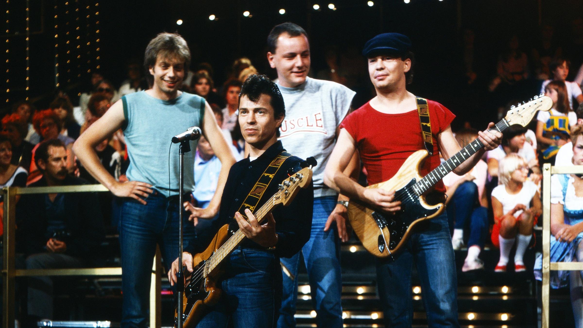 Spider Murphy Gang mit ihrem Titel Schickeria in der ZDF-Hitparade am 2. August 1982.