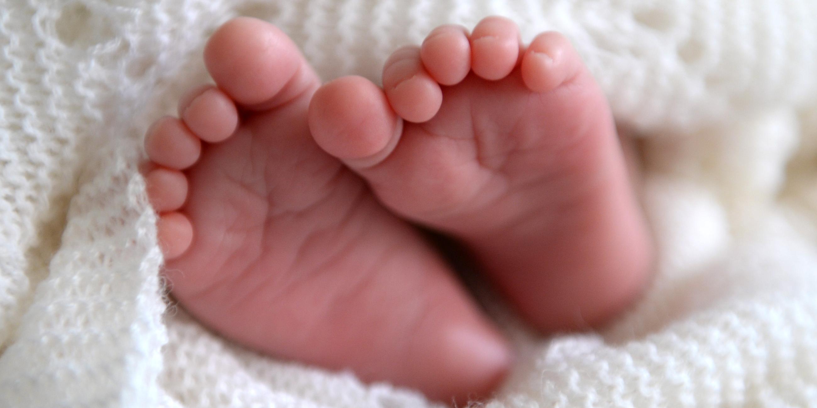 Archiv: Die Füßchen eines neugeborenen Kindes
