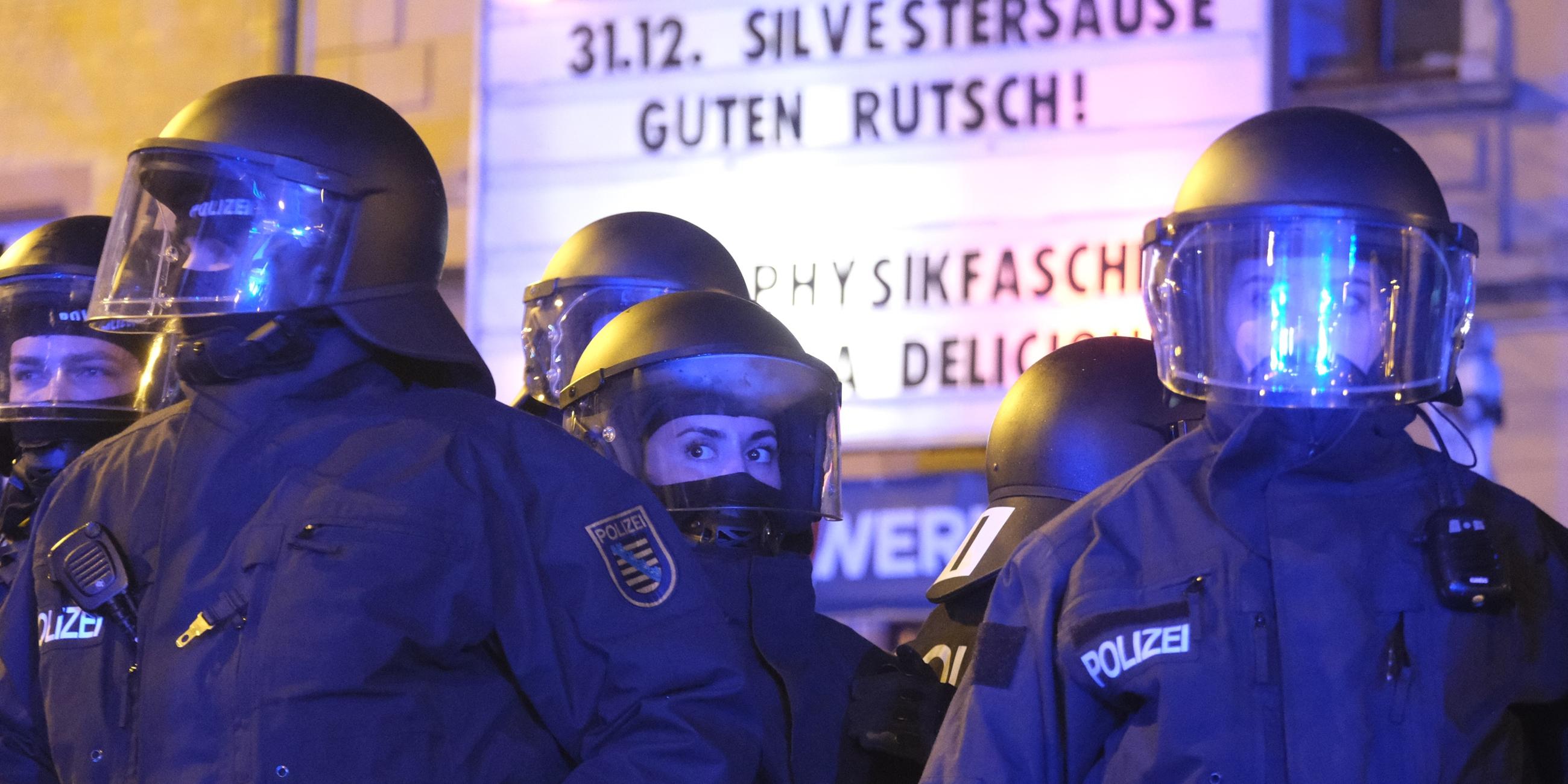 Sicherheitskräfte an Neujahr in Leipzig