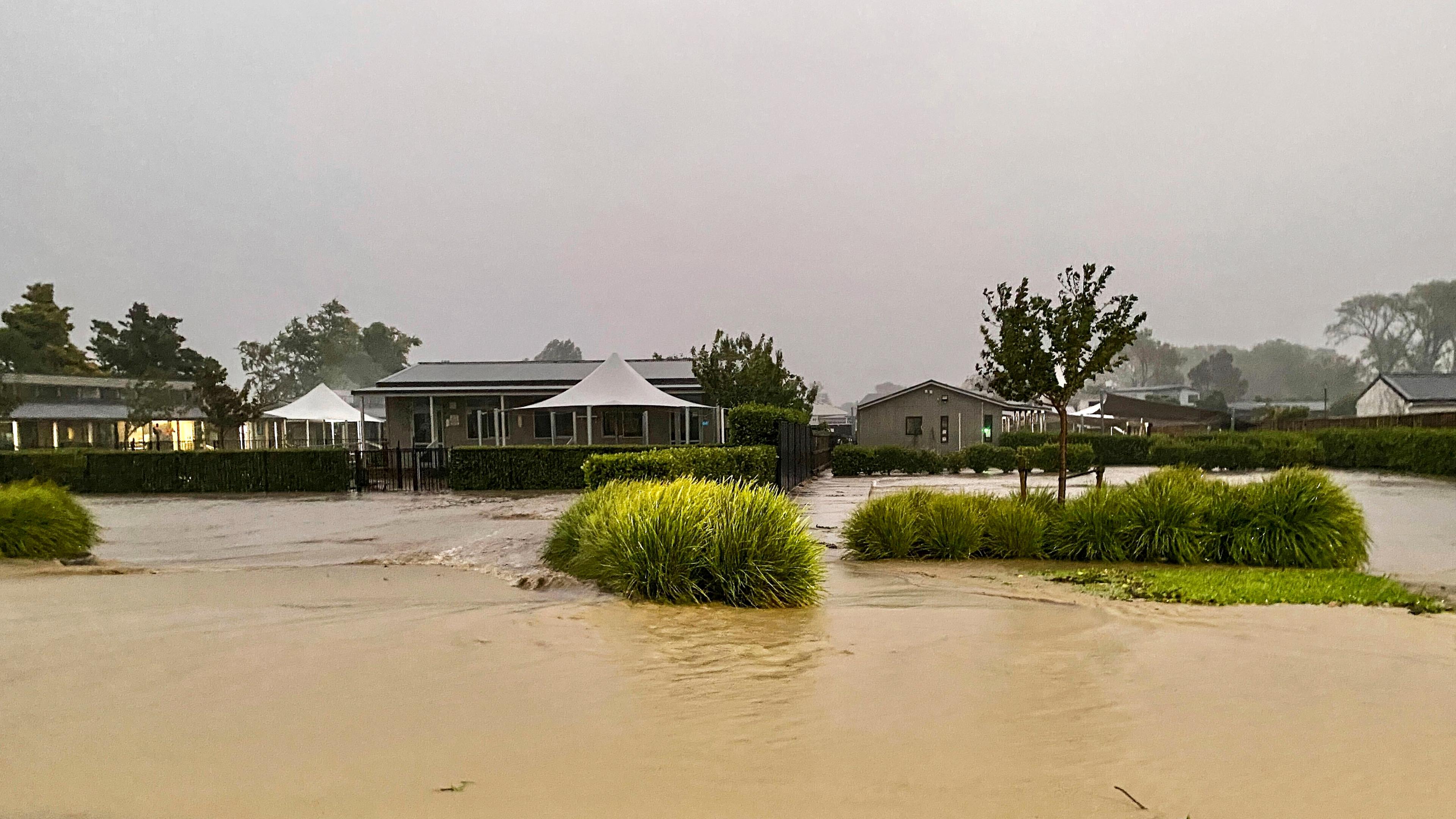 Überschwemmtes Wohngebiet in Neuseeland