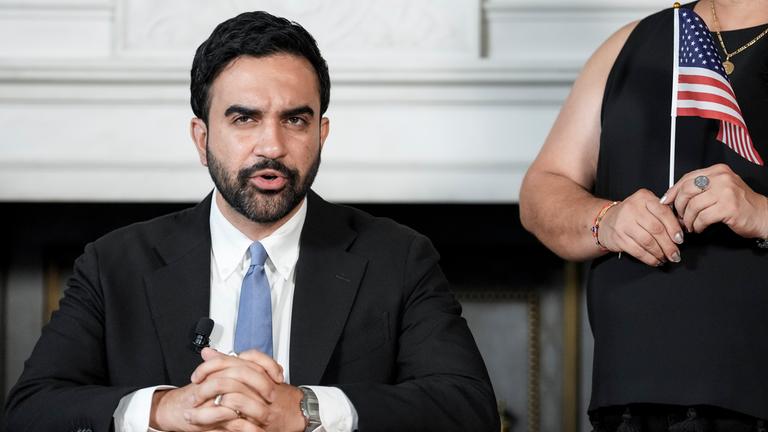Der Bürgermeister von New York City, Zohran Mamdani, hält anlässlich des 250. Jahrestags der Unabhängigkeitserklärung der Vereinigten Staaten eine Rede im New Yorker Rathaus.