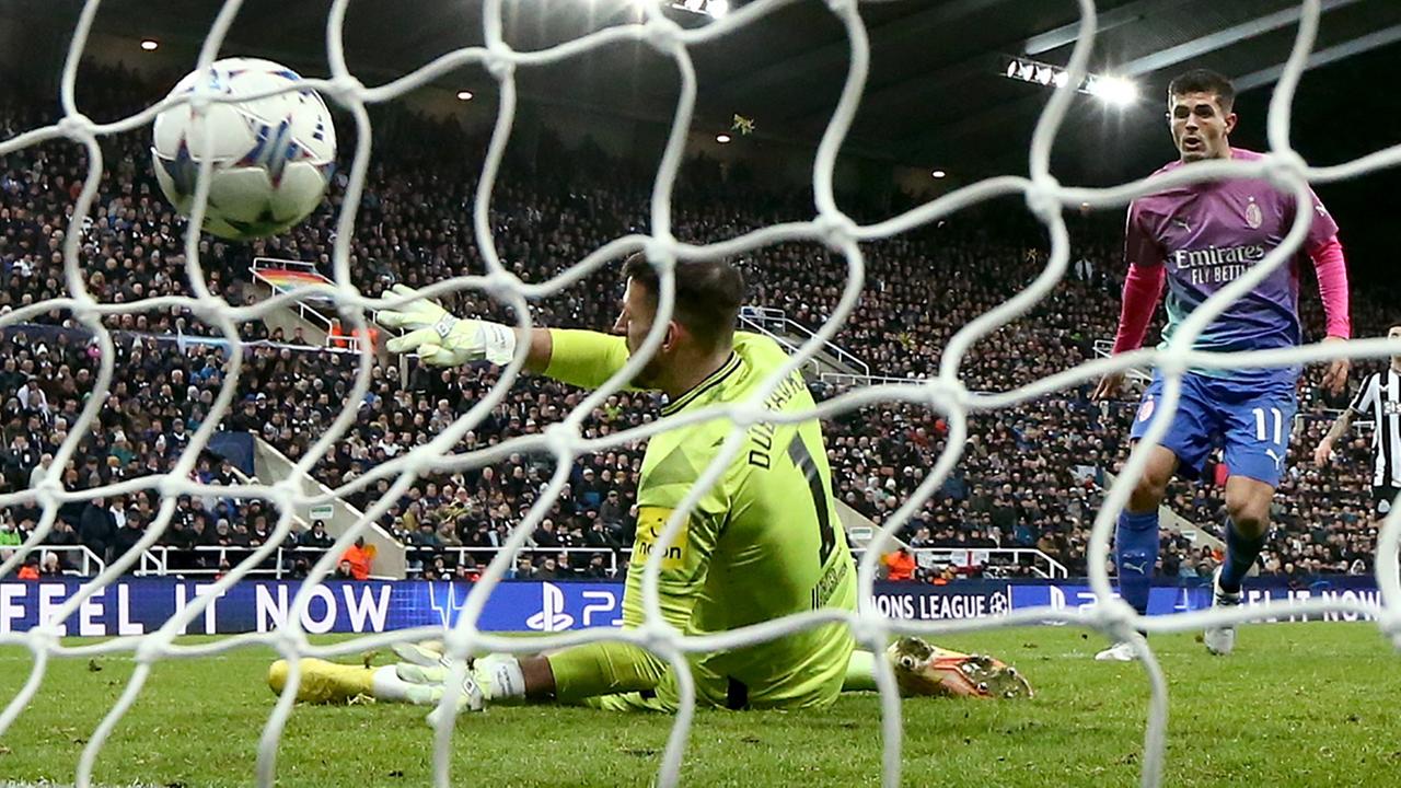 Christian Pulisic von Milan erzielt das 1:1.
