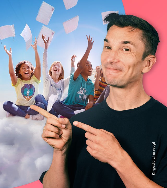 Eric Meyer vor Schulkindern, die auf Wolken sitzen